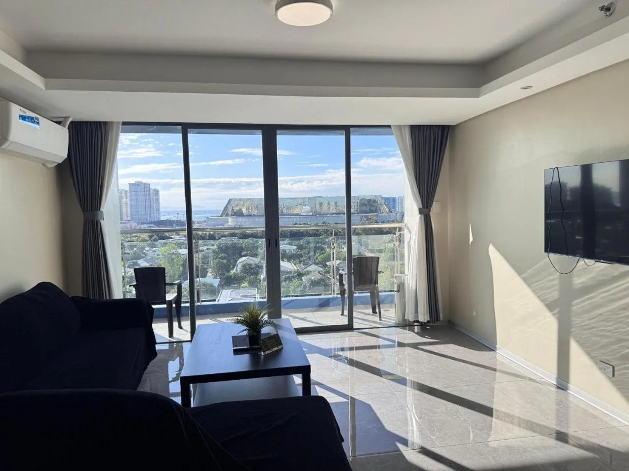 Communal lounge/ TV room in LCONDOTEL Hotel Studio with Balcony at Imperial Plaza near MOA NAIA PITX