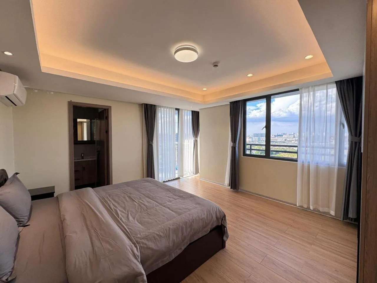 Bed in LCONDOTEL Hotel Studio with Balcony at Imperial Plaza near MOA NAIA PITX