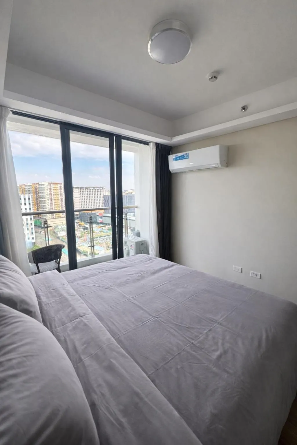 Bed in LCONDOTEL Hotel Studio with Balcony at Imperial Plaza near MOA NAIA PITX