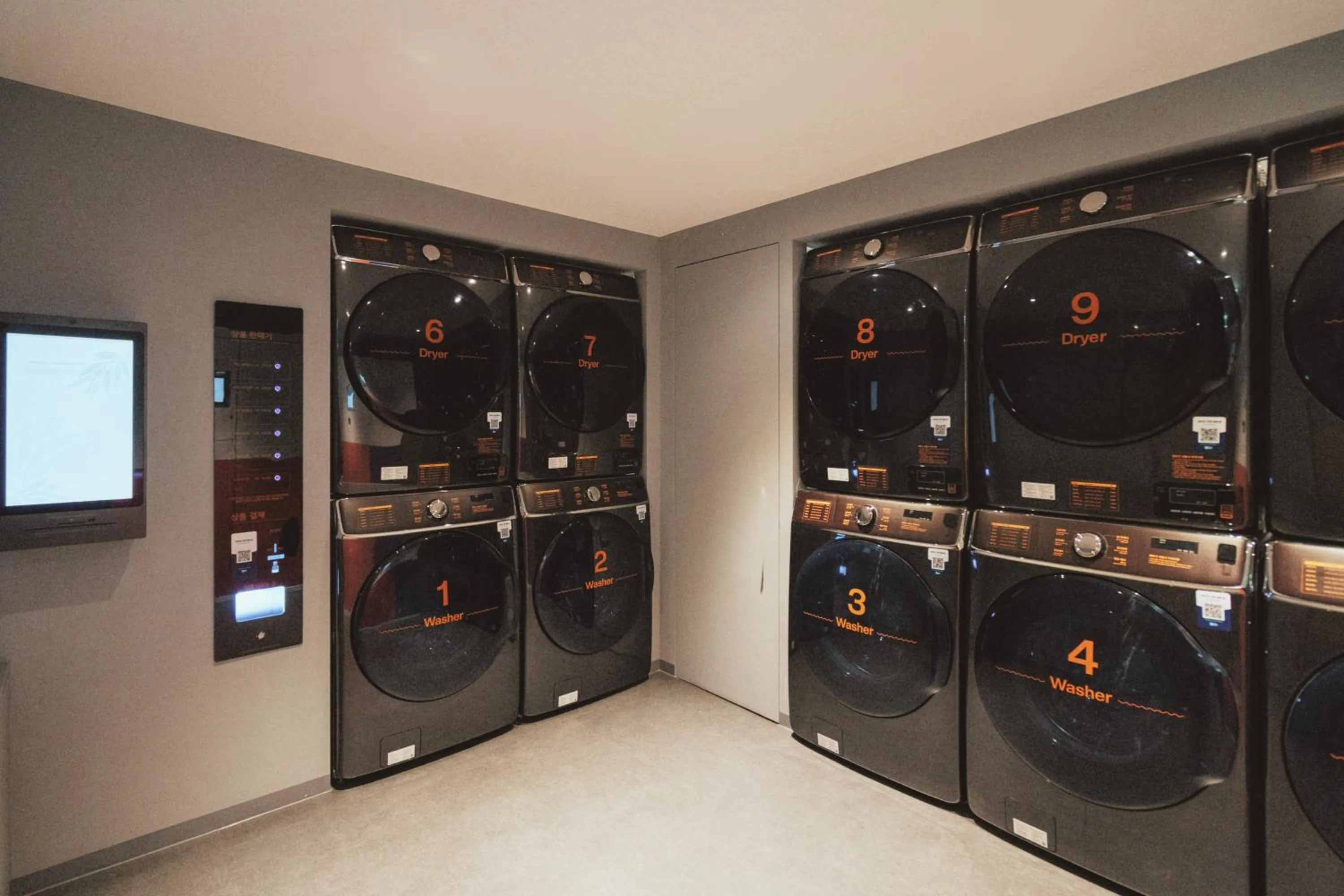 washing machine in Homes Stay Suwon