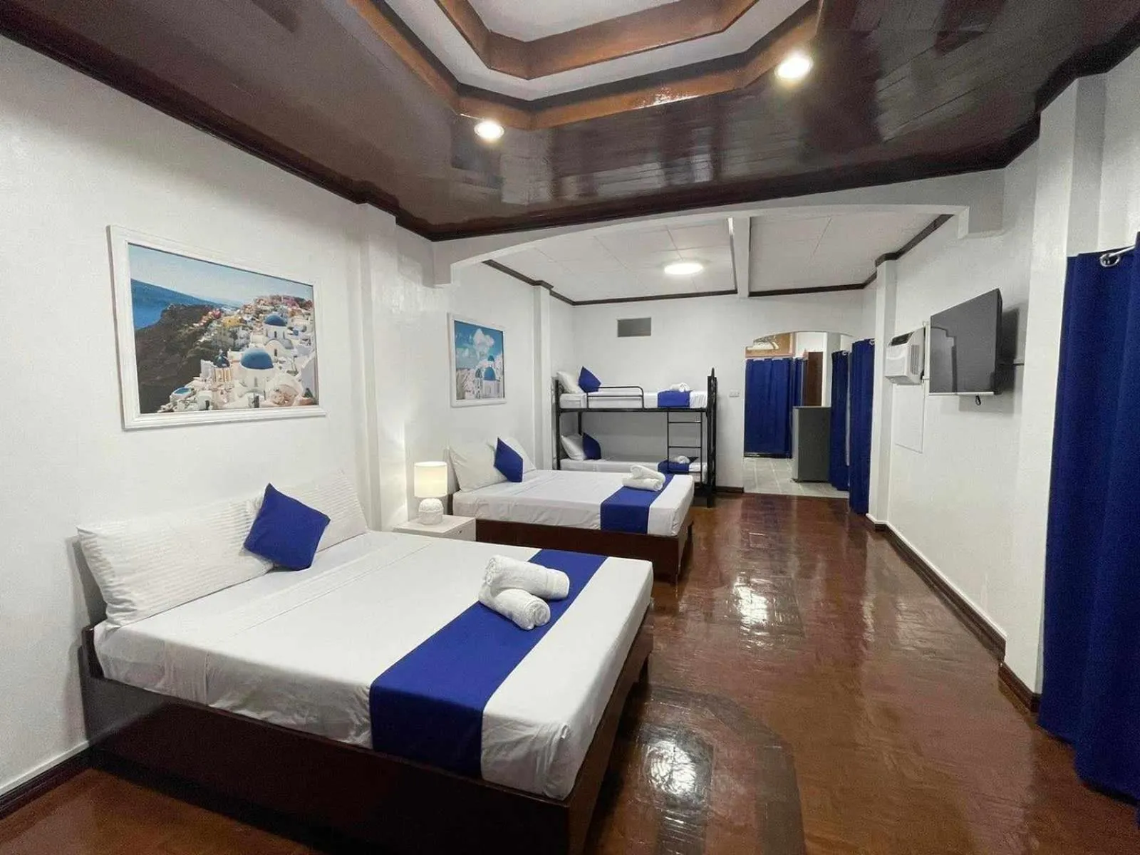 Bed in Rockwalled Adventure Resort by Hiverooms