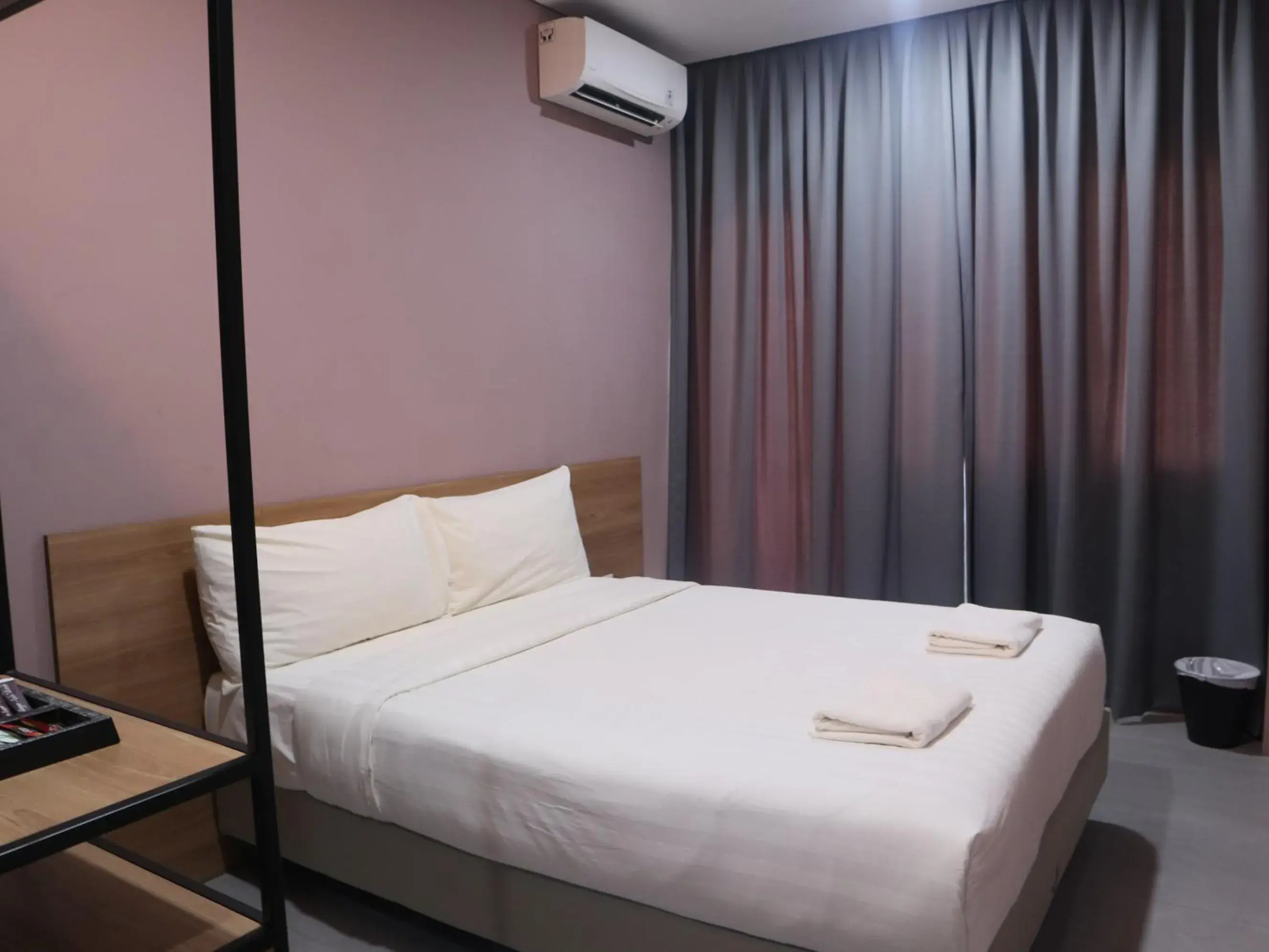 Bed in VNC Alam Sutera Hotel Powered by Archipelago Bed in VNC Alam Sutera Hotel Powered by Archipelago