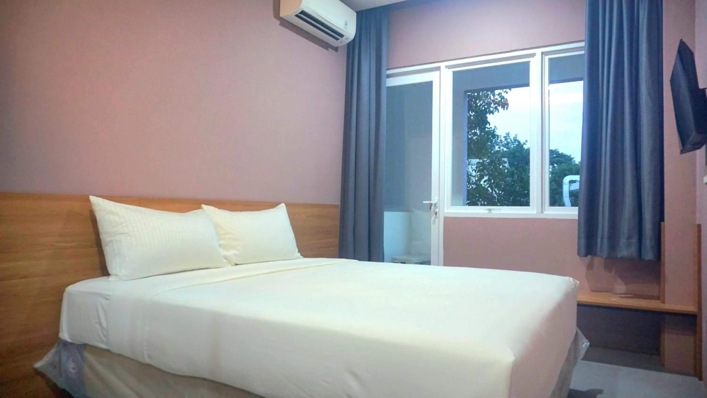 Bed in VNC Alam Sutera Hotel Powered by Archipelago