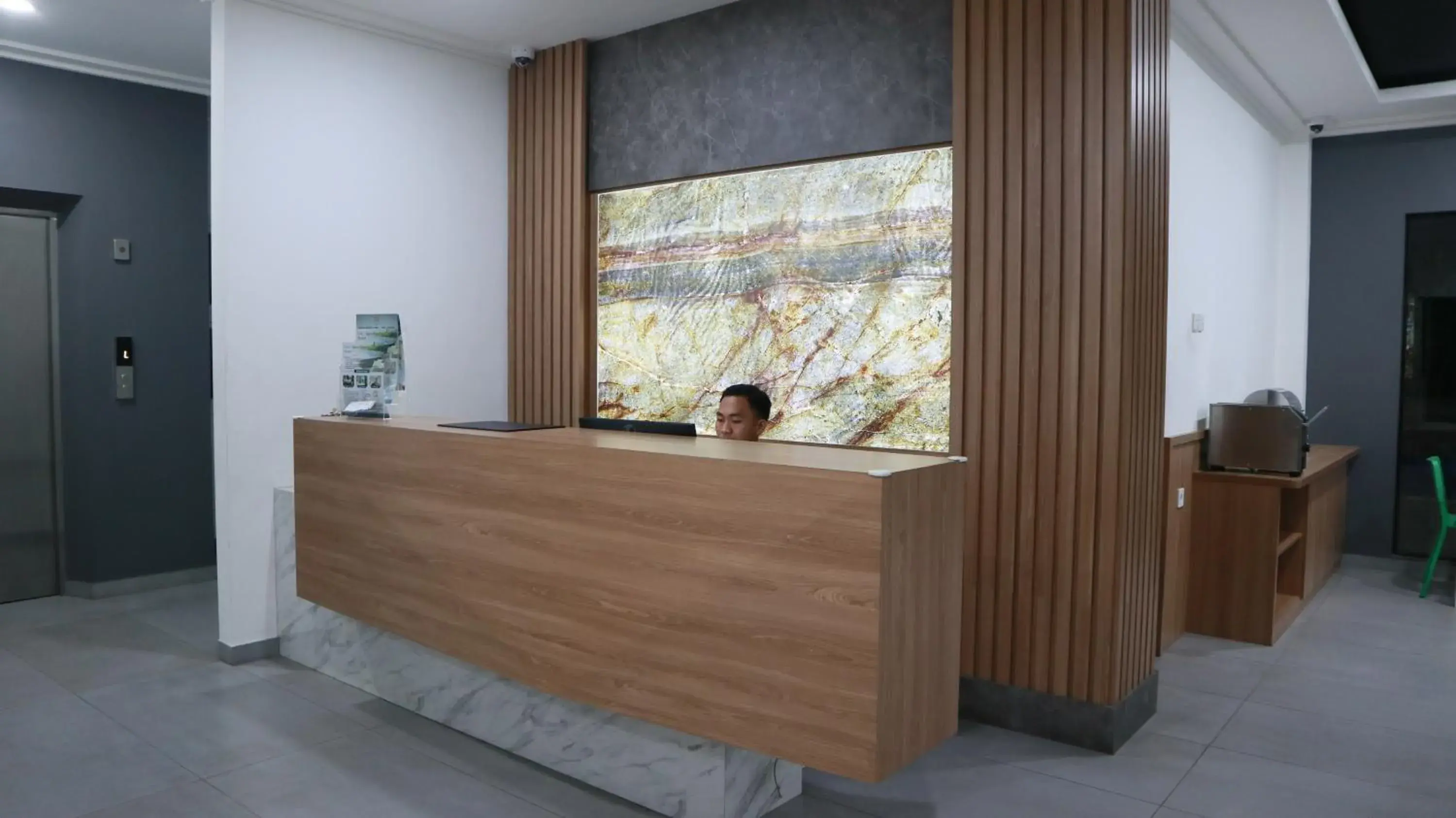 Lobby or reception in VNC Alam Sutera Hotel Powered by Archipelago Lobby or reception in VNC Alam Sutera Hotel Powered by Archipelago