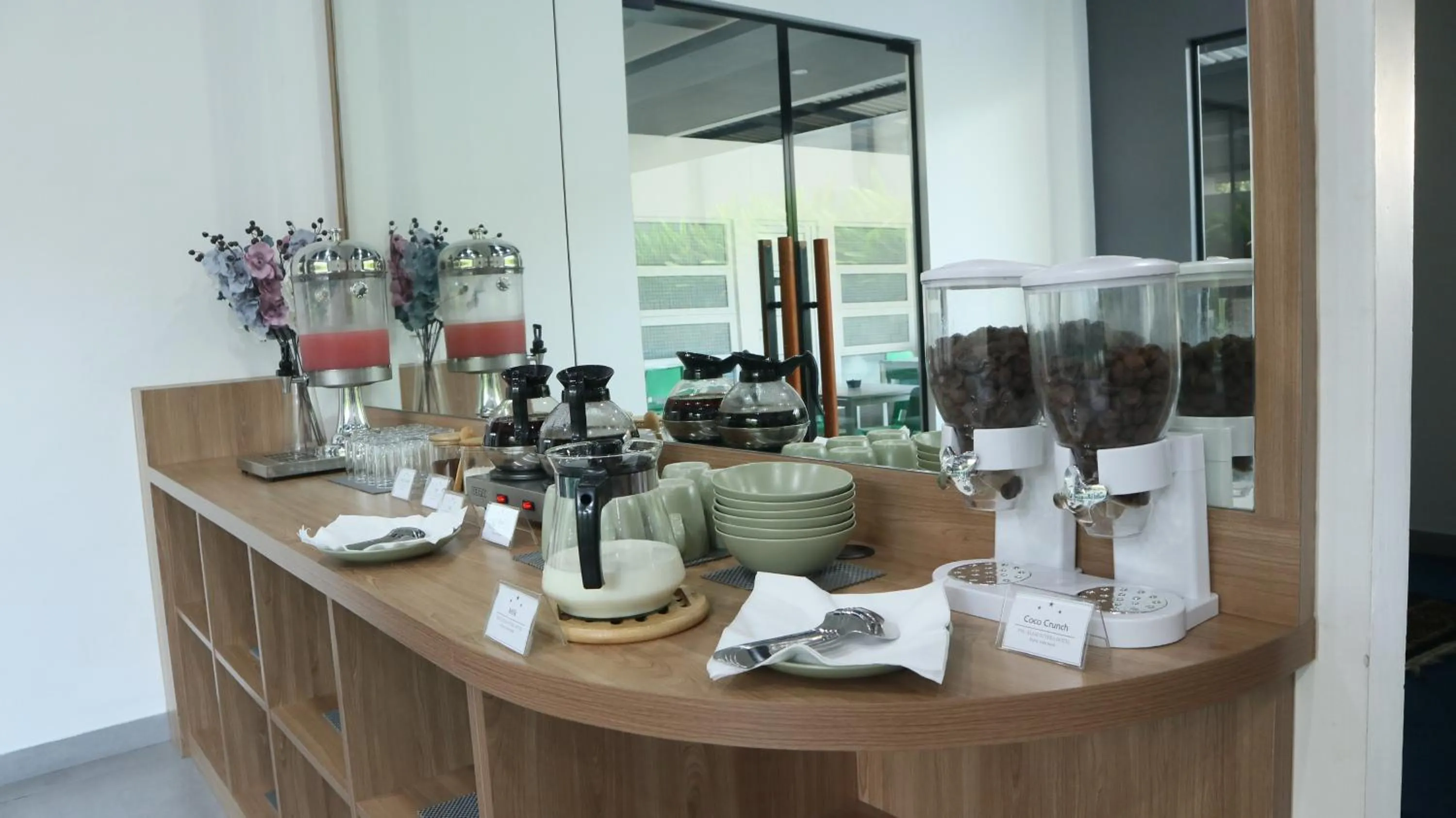 Restaurant/places to eat in VNC Alam Sutera Hotel Powered by Archipelago