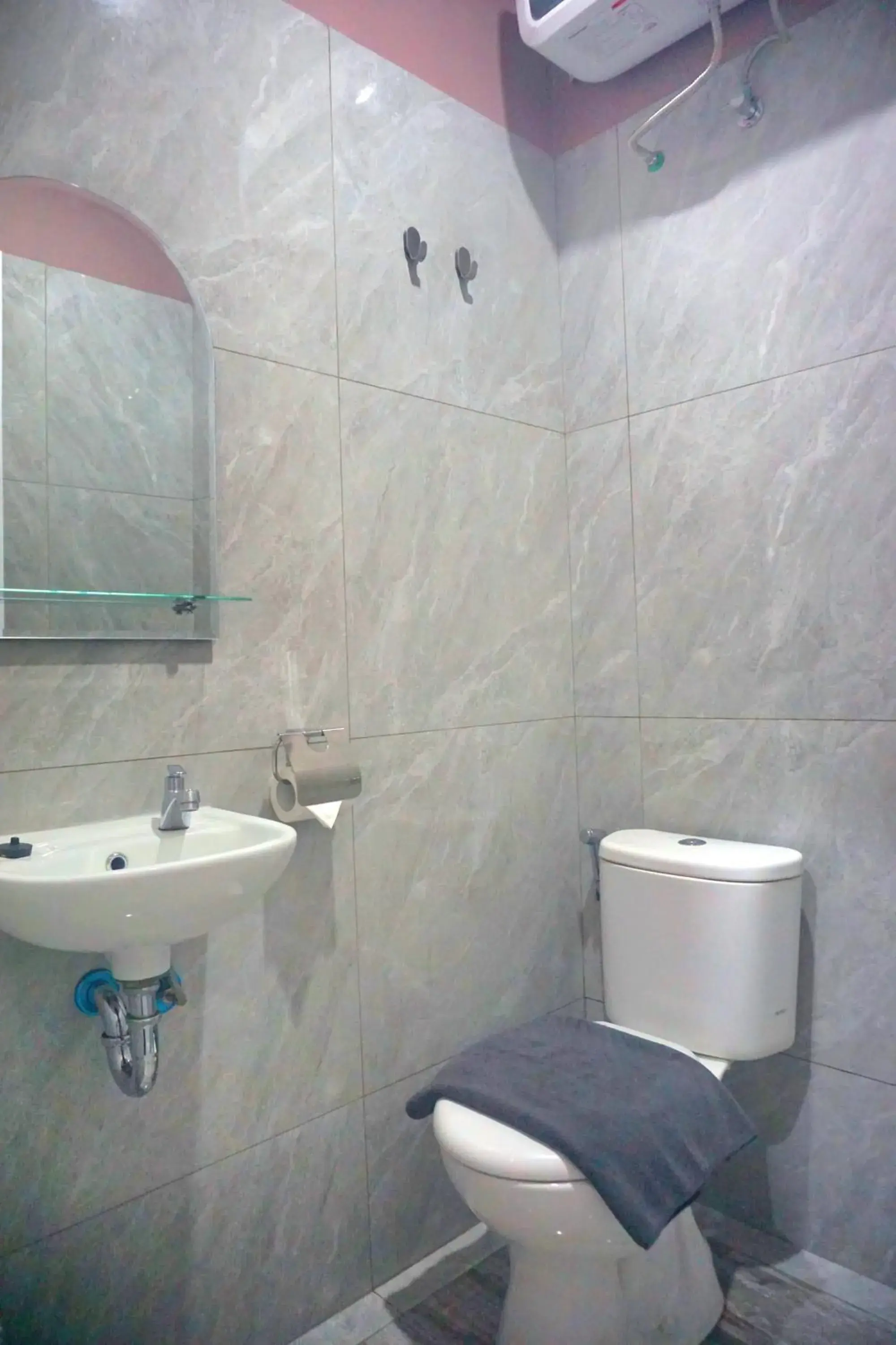 Superior Queen Room in VNC Alam Sutera Hotel Powered by Archipelago Superior Queen Room in VNC Alam Sutera Hotel Powered by Archipelago