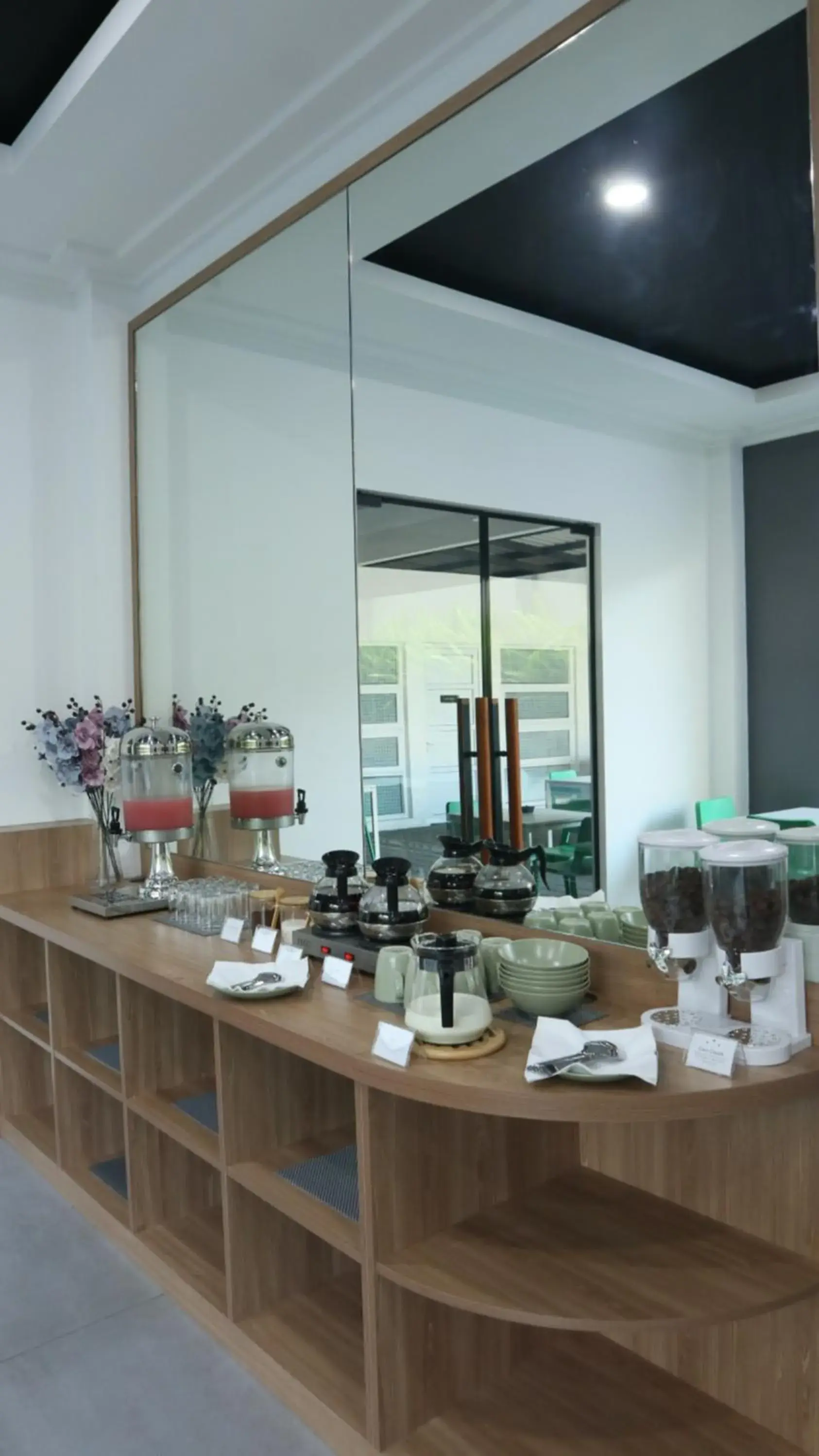 Restaurant/places to eat in VNC Alam Sutera Hotel Powered by Archipelago Restaurant/places to eat in VNC Alam Sutera Hotel Powered by Archipelago