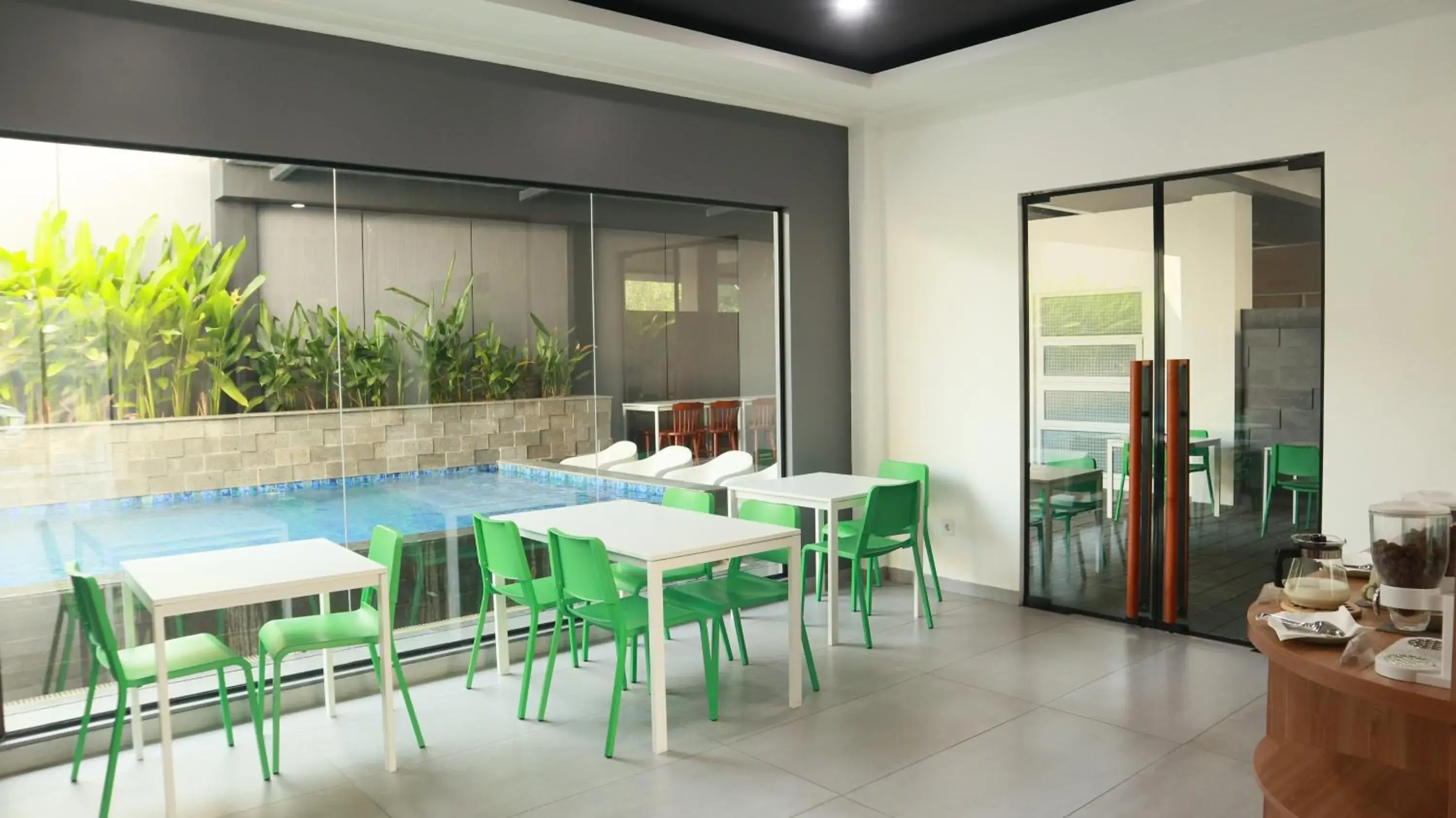 Restaurant/places to eat in VNC Alam Sutera Hotel Powered by Archipelago Restaurant/places to eat in VNC Alam Sutera Hotel Powered by Archipelago