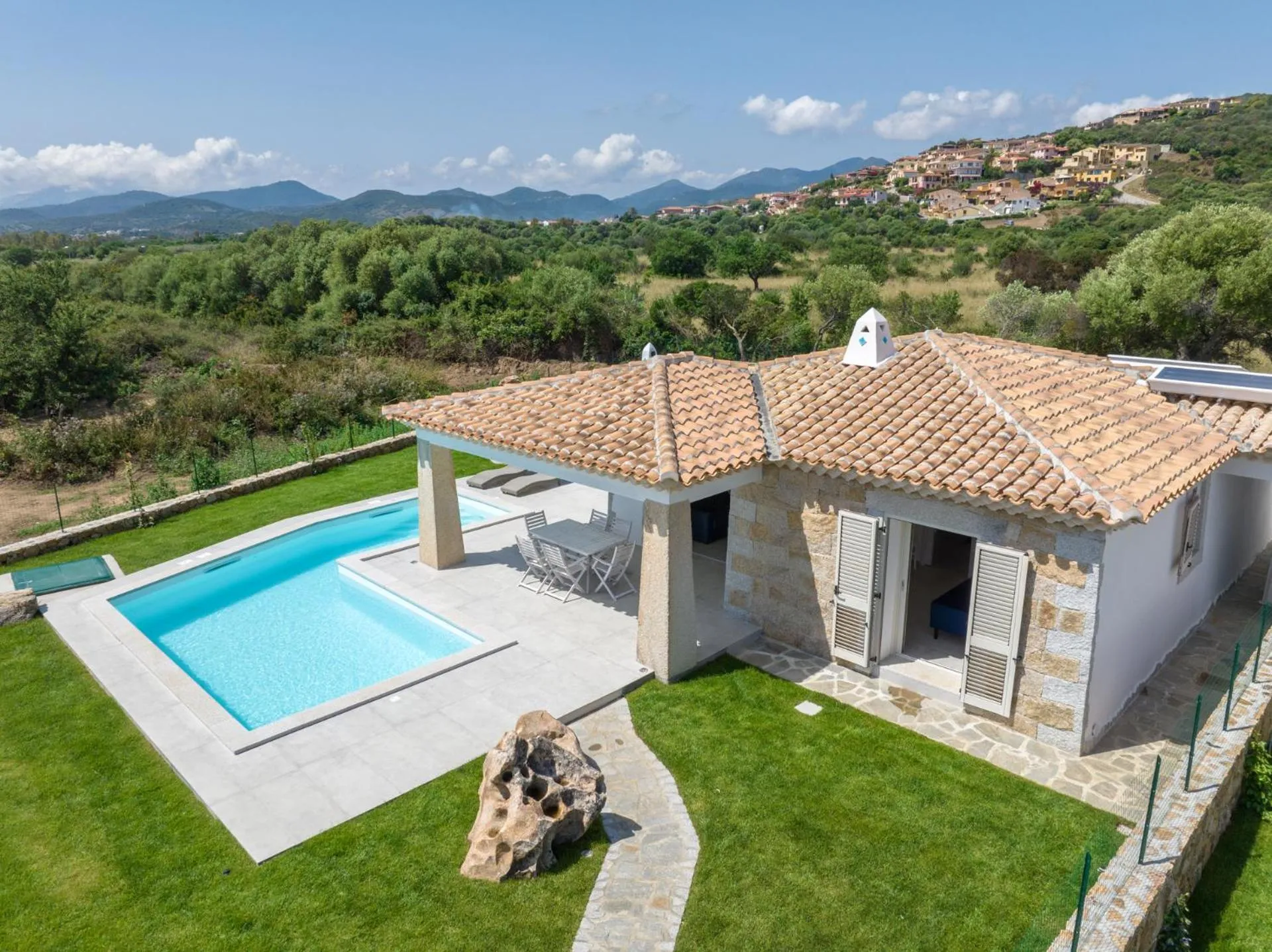 Property building in Villa corallo SX Ottiolu
