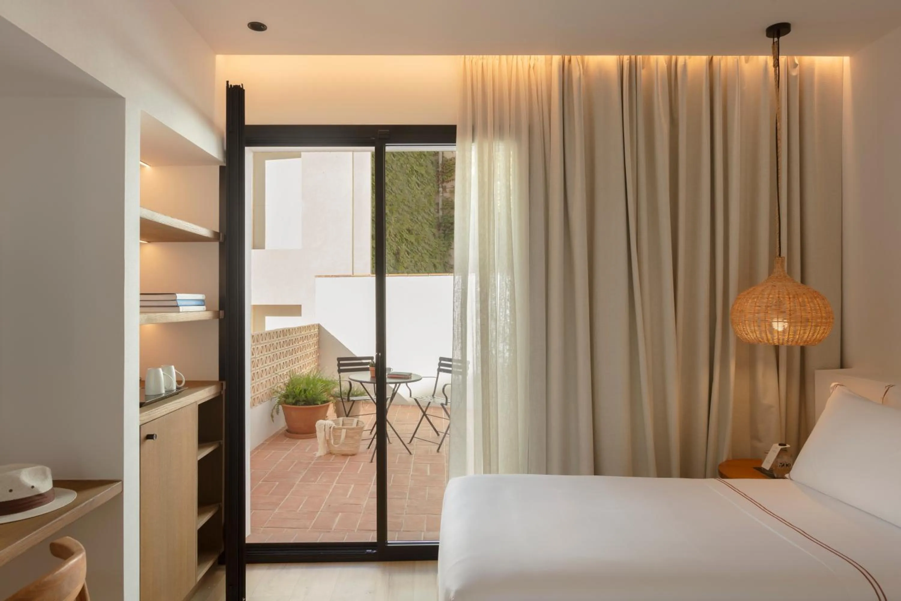 Inner courtyard view, Bed in Elisabeth by the Sea Hotel