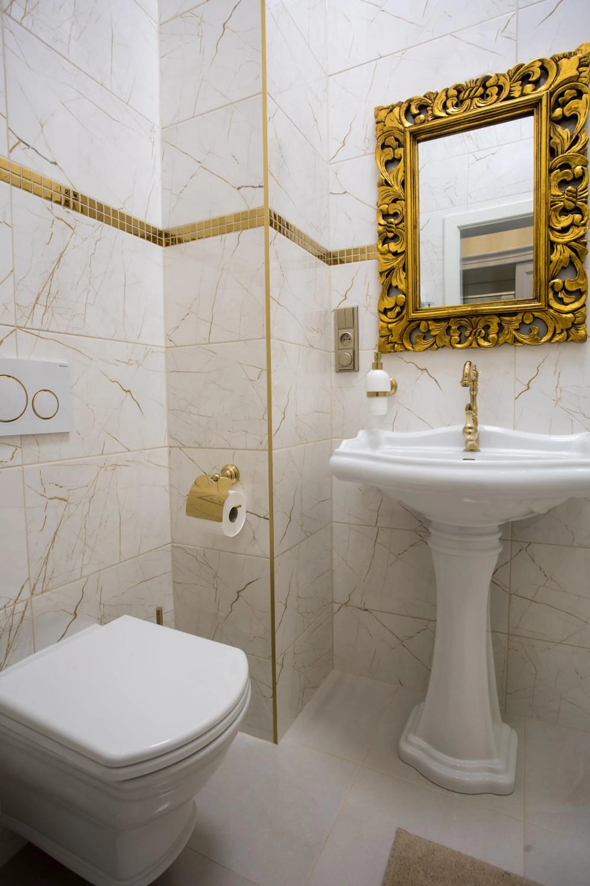 Shower in Zámek Kvasetice