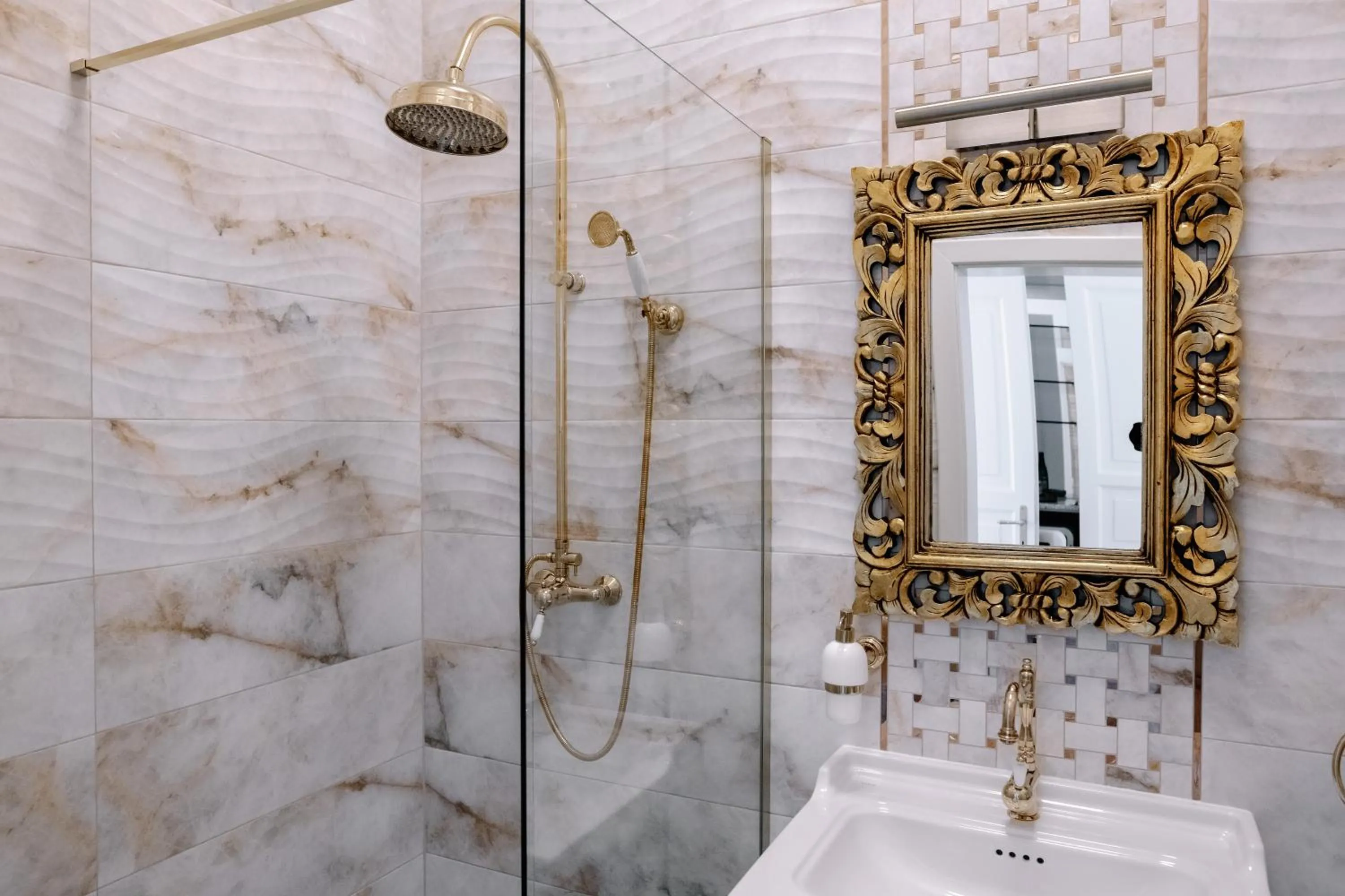 Shower in Zámek Kvasetice