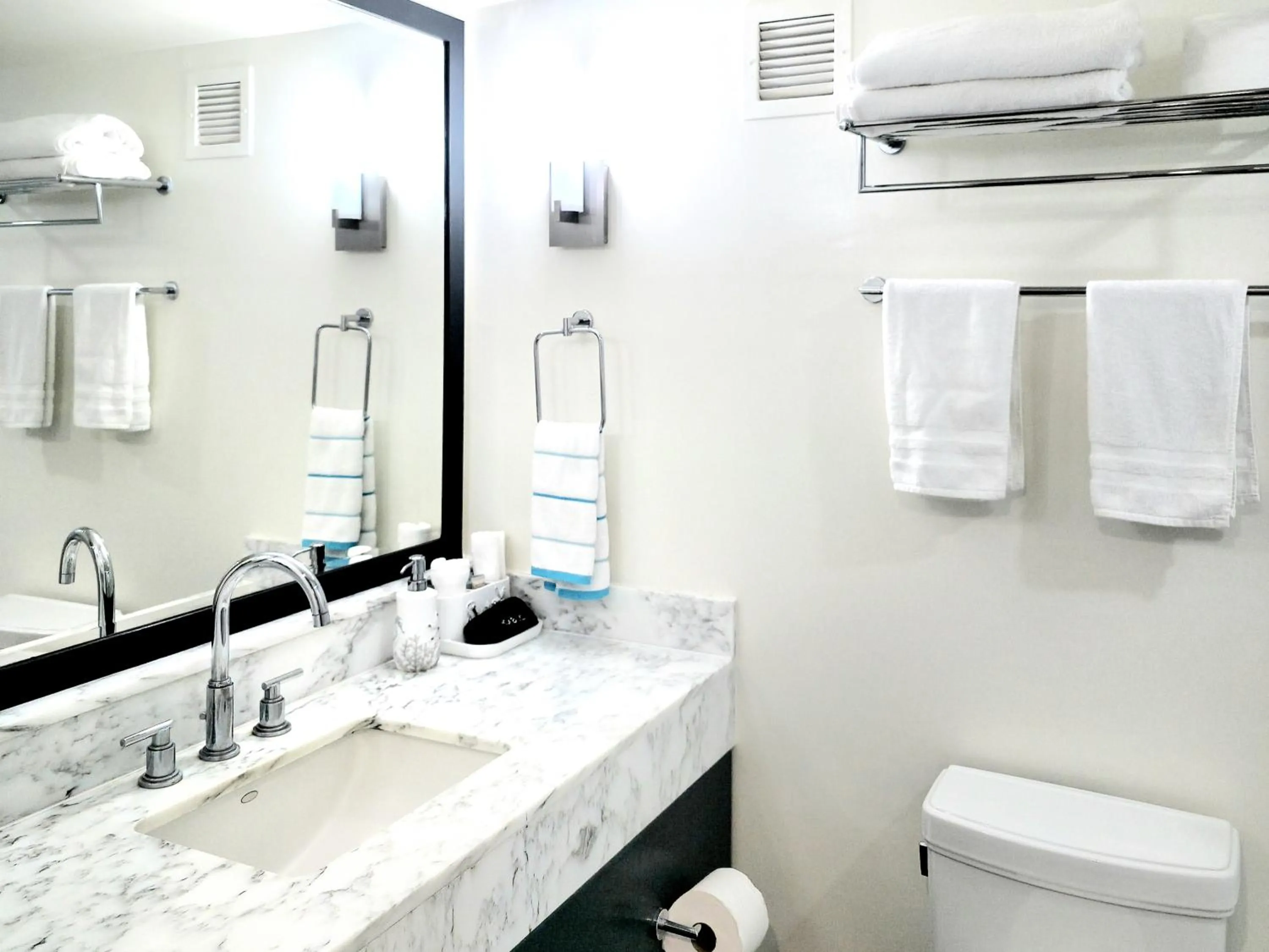 Ocean View Room at Ala Moana Hotel- Fees include