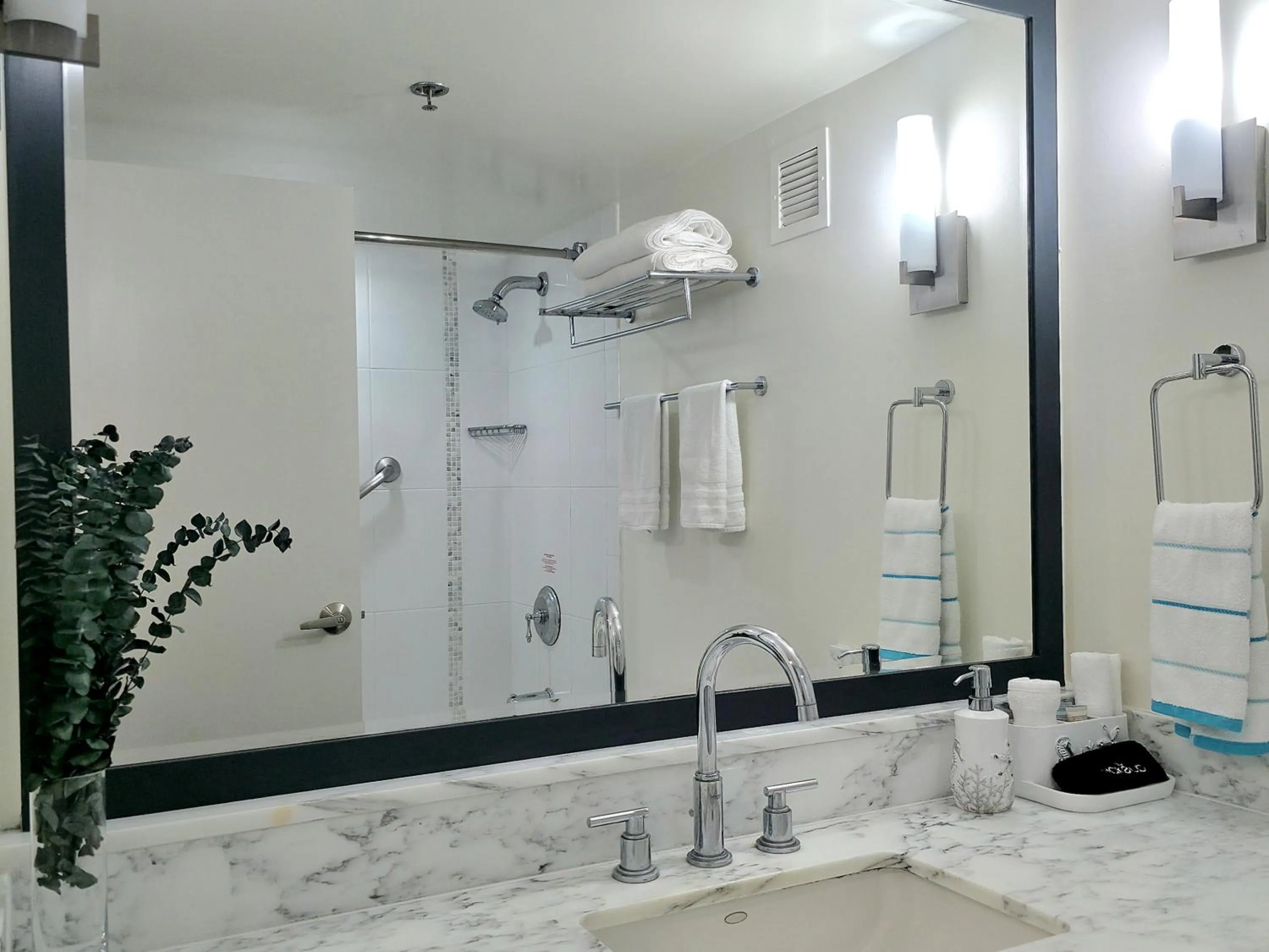 Ocean View Room at Ala Moana Hotel- Fees include