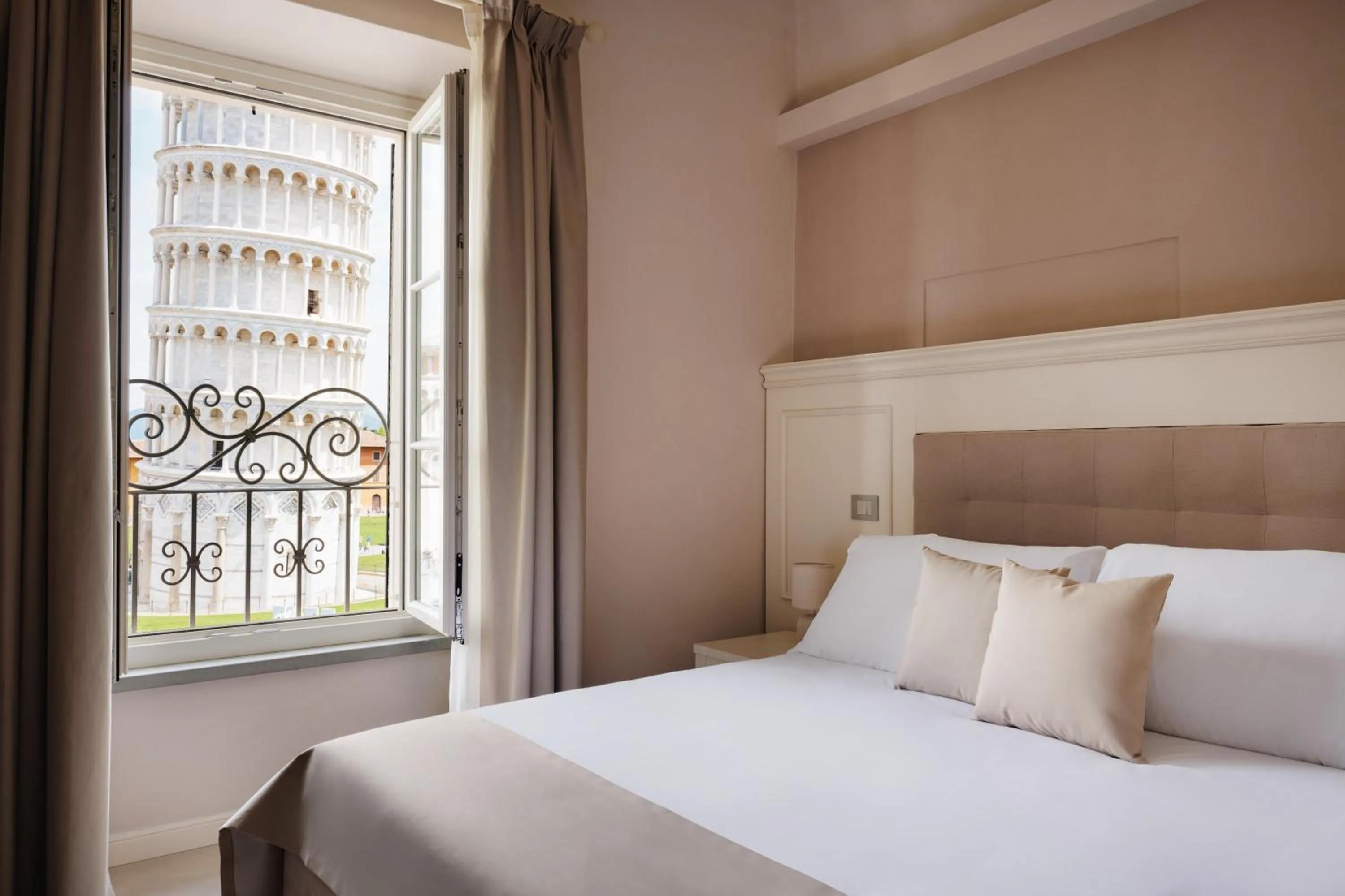 View (from property/room), Bed in Prato dei Miracoli Residenza d'Epoca