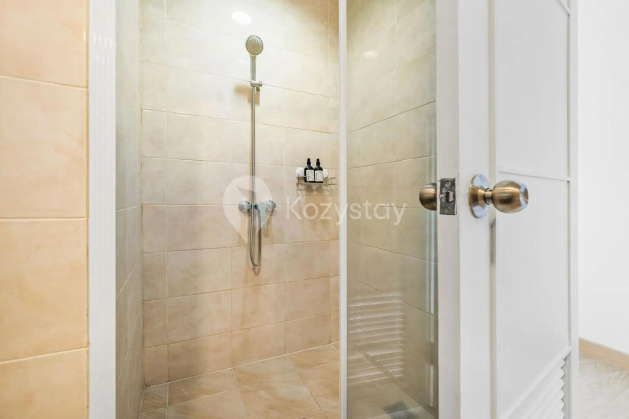Bathroom in Sienna by Kozystay - Dharmawangsa