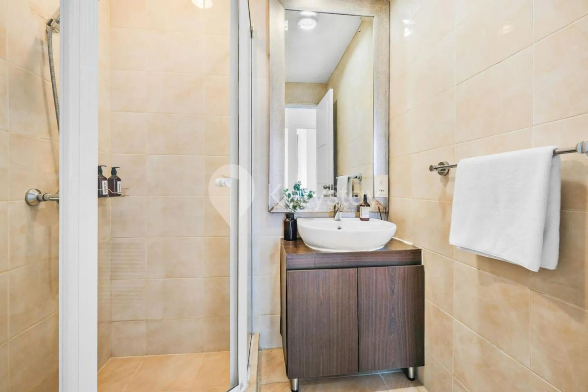 Bathroom in Sienna by Kozystay - Dharmawangsa