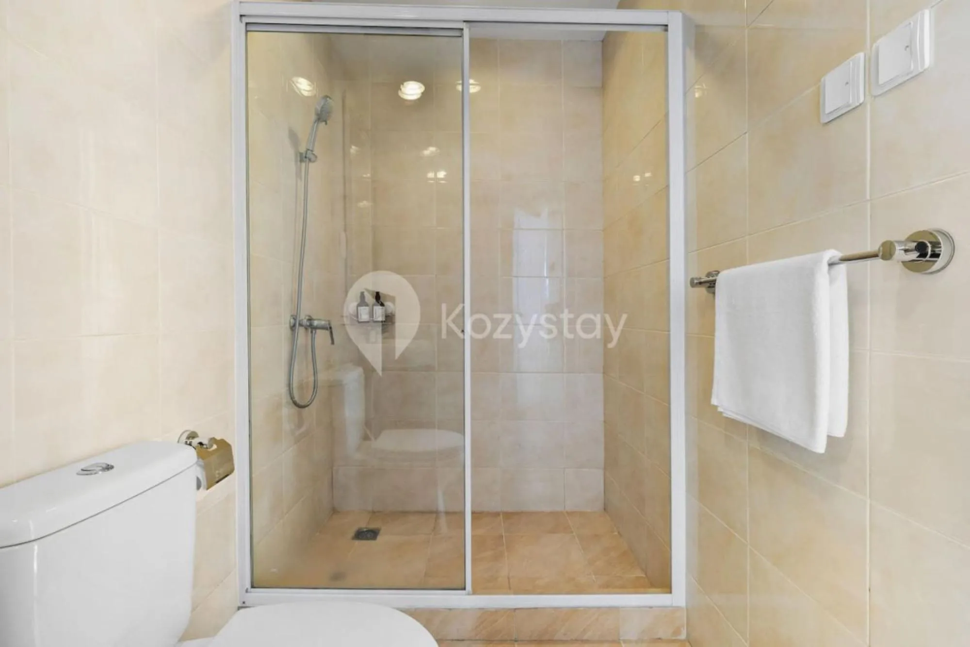 Bathroom in Sienna by Kozystay - Dharmawangsa