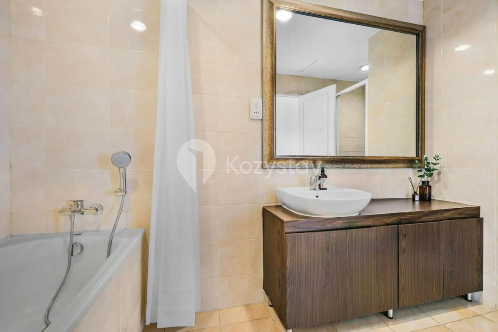 Bathroom in Sienna by Kozystay - Dharmawangsa