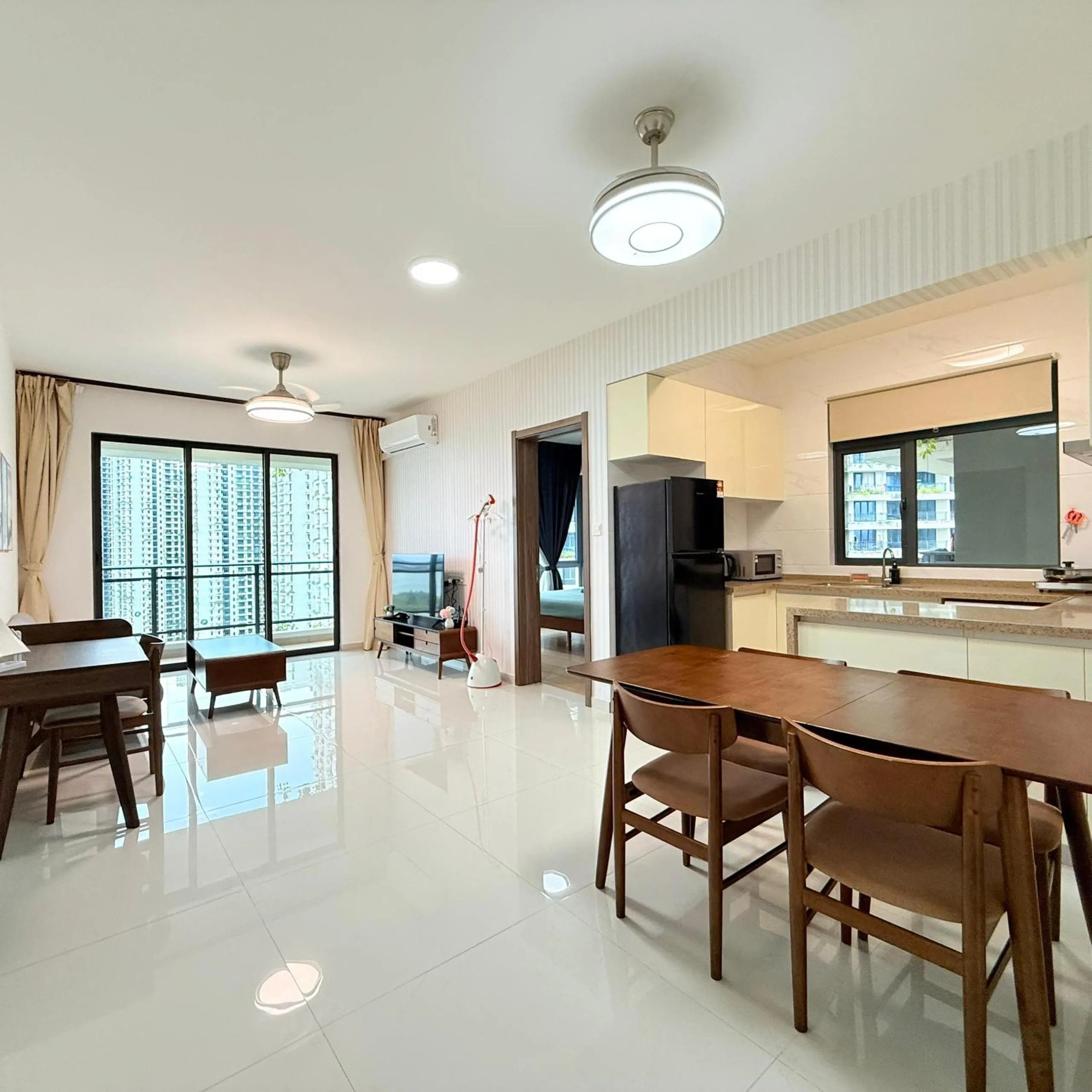 TV and multimedia in Seaview 2B1R 4pax Condo Forest City 4D-1809