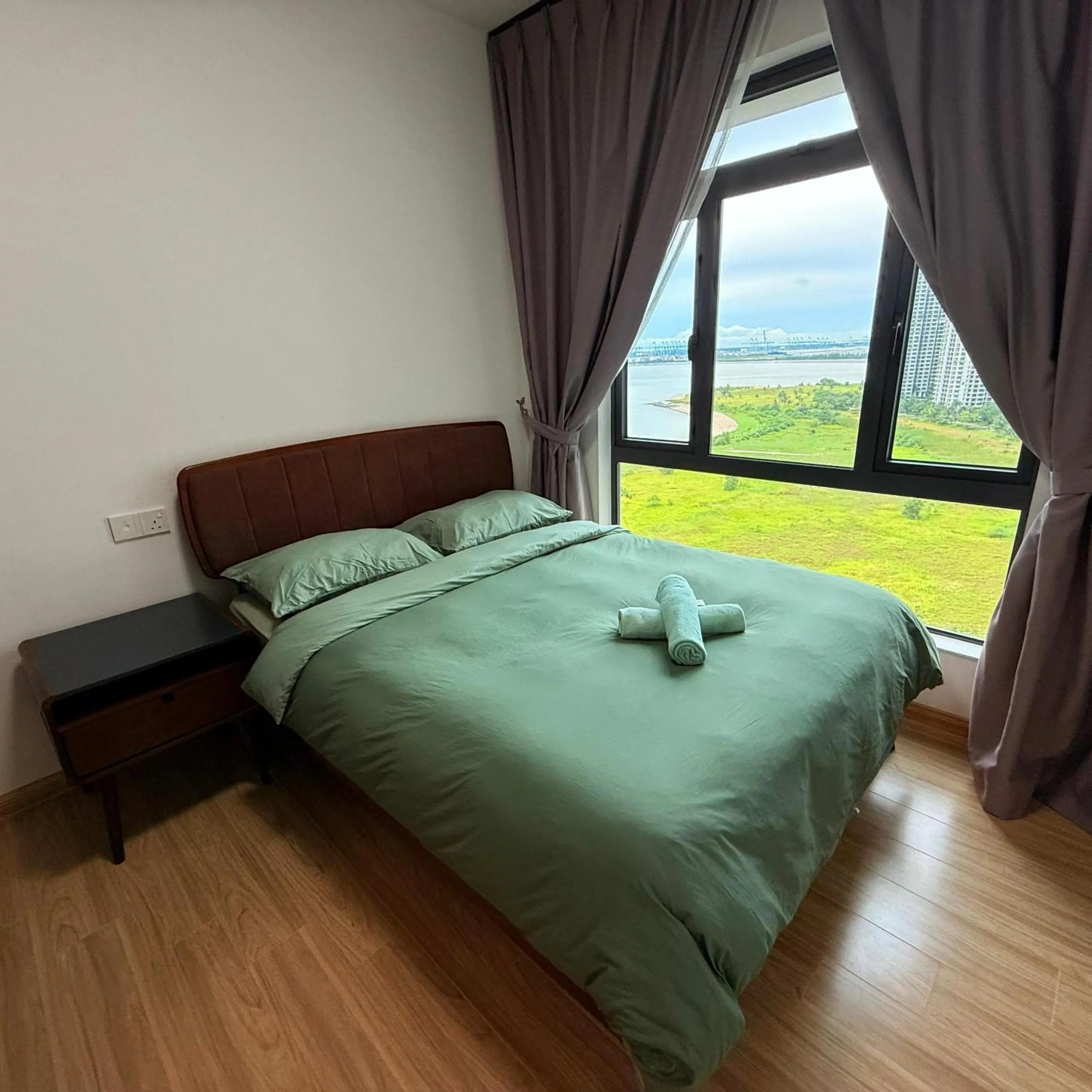Bed in Seaview 2B1R 4pax Condo Forest City 4D-1809