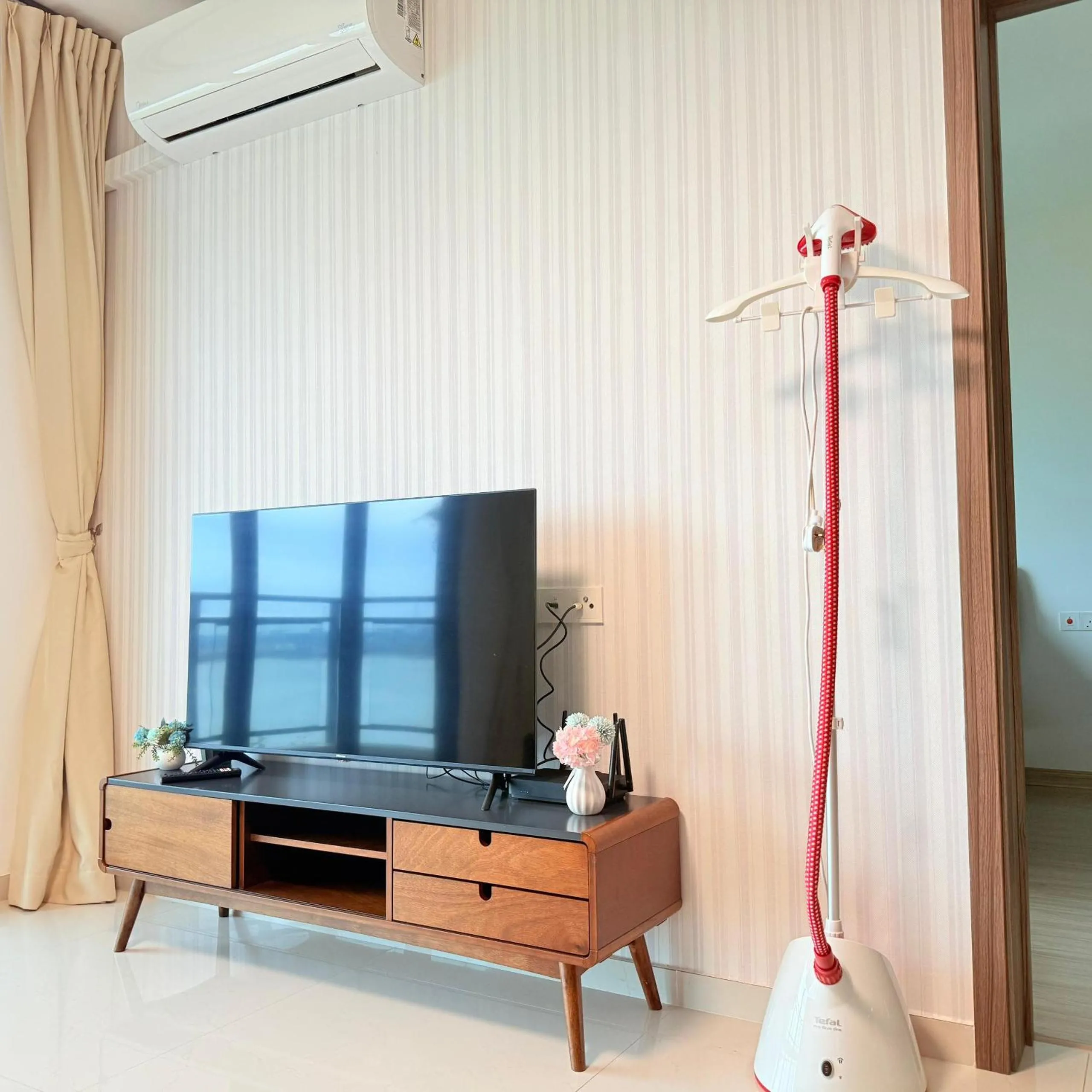 TV and multimedia in Seaview 2B1R 4pax Condo Forest City 4D-1809