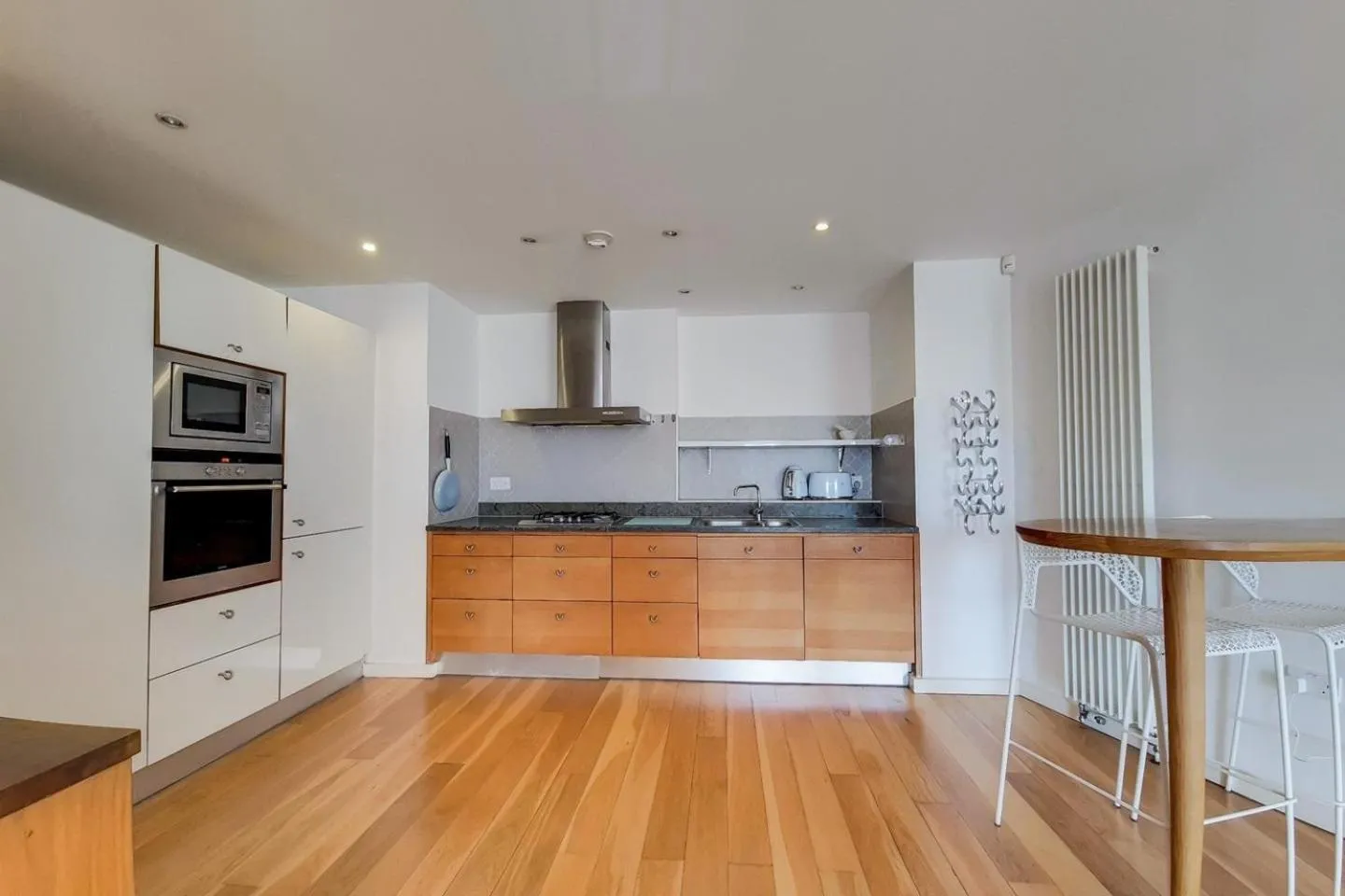 Apt - Sleeps 4 - Pets Ok - Roof Garden