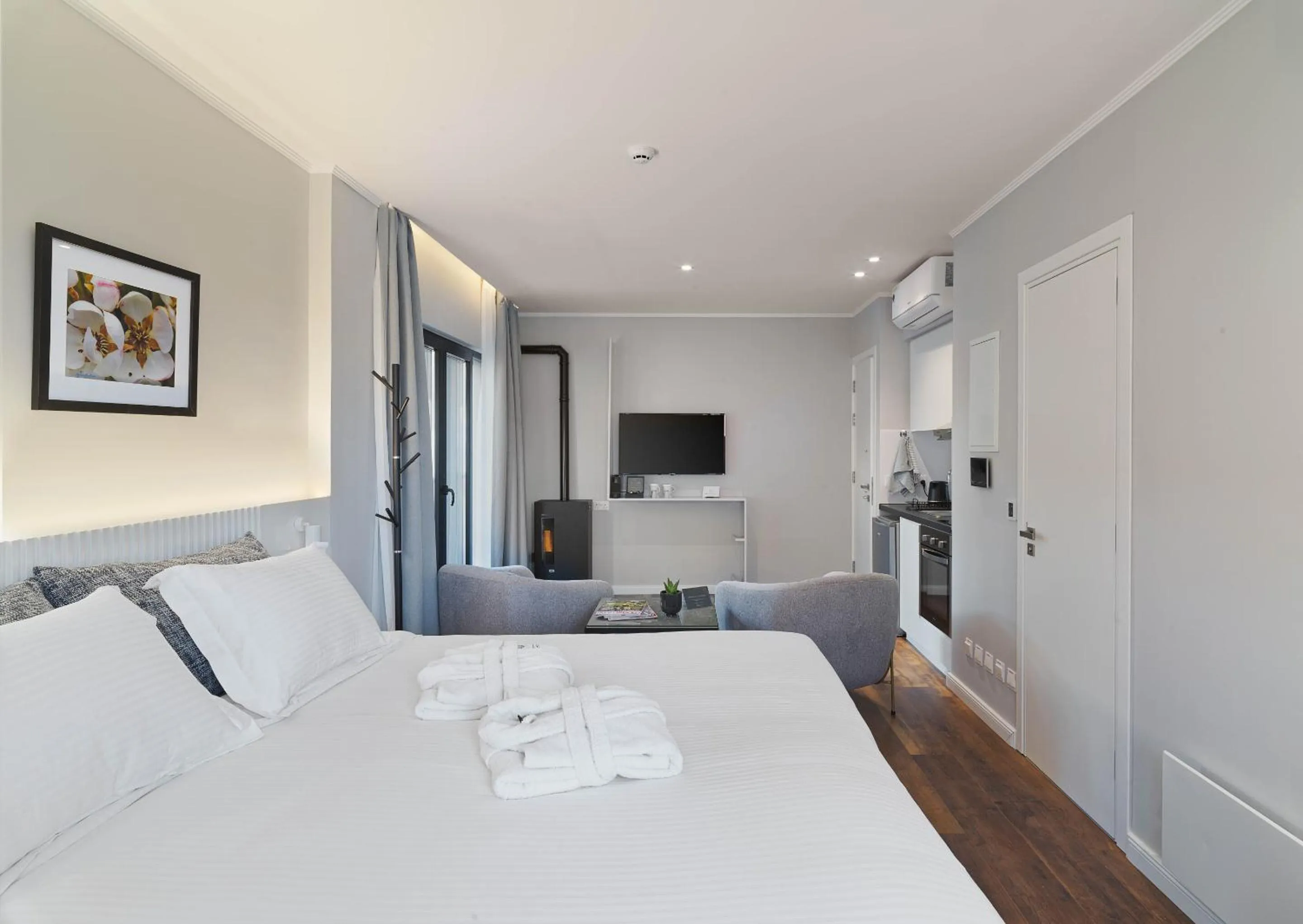 Bedroom, Bed in Le Vert Suites Platres