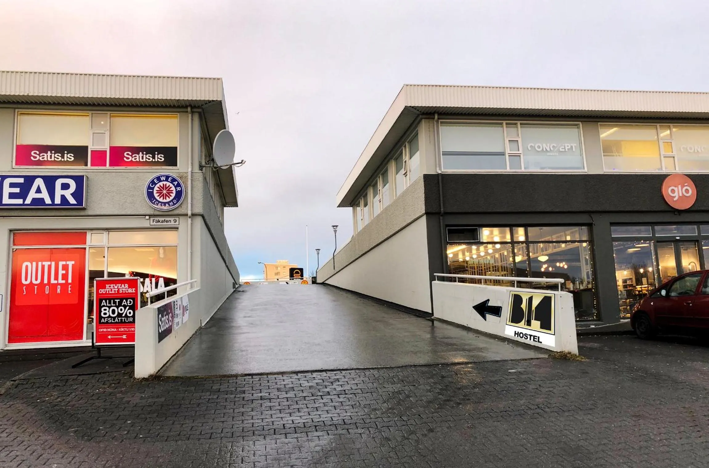 Facade/entrance in B14 Hostel