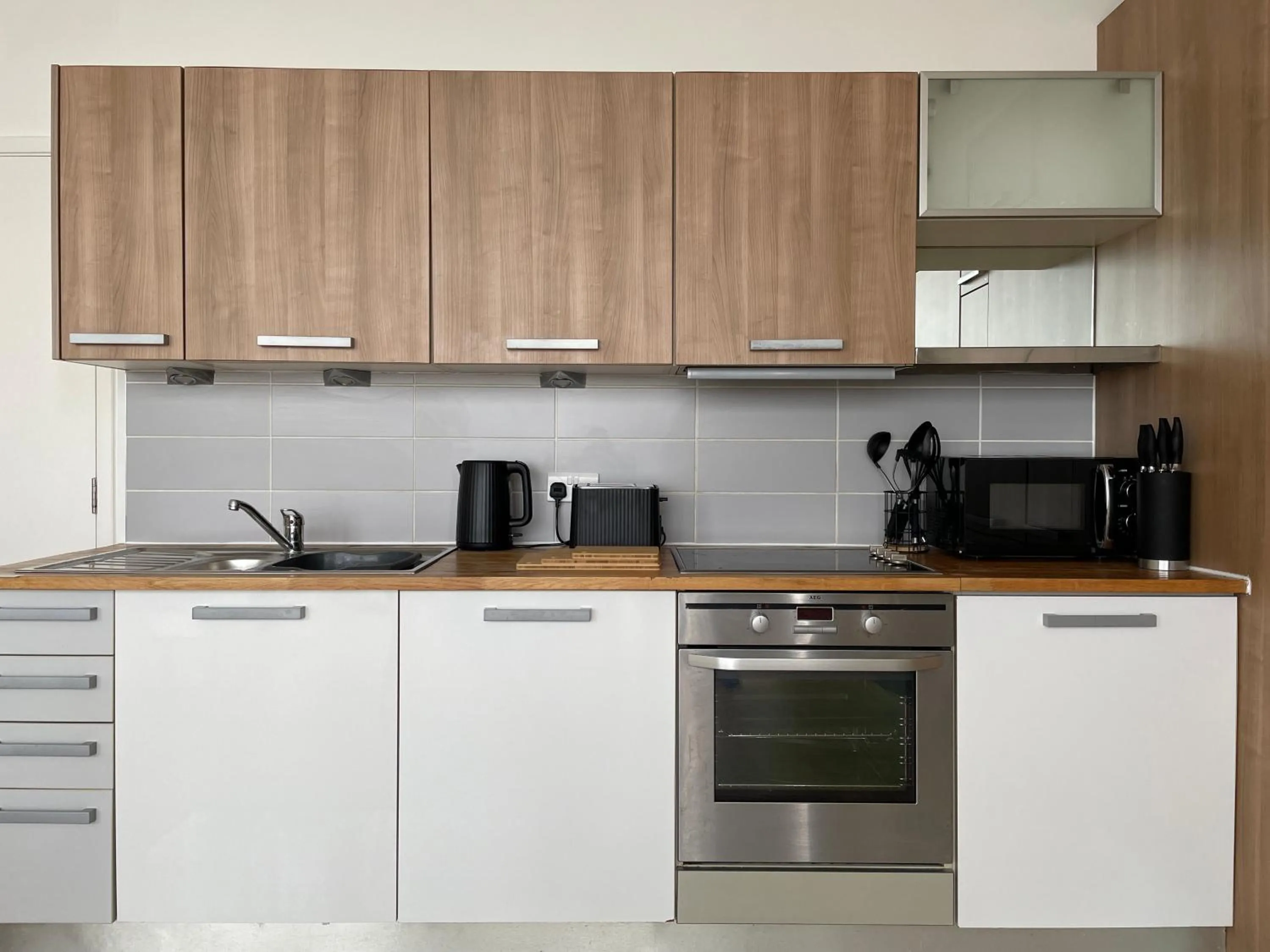 Kitchen or kitchenette in Modern Luxury in Manchester