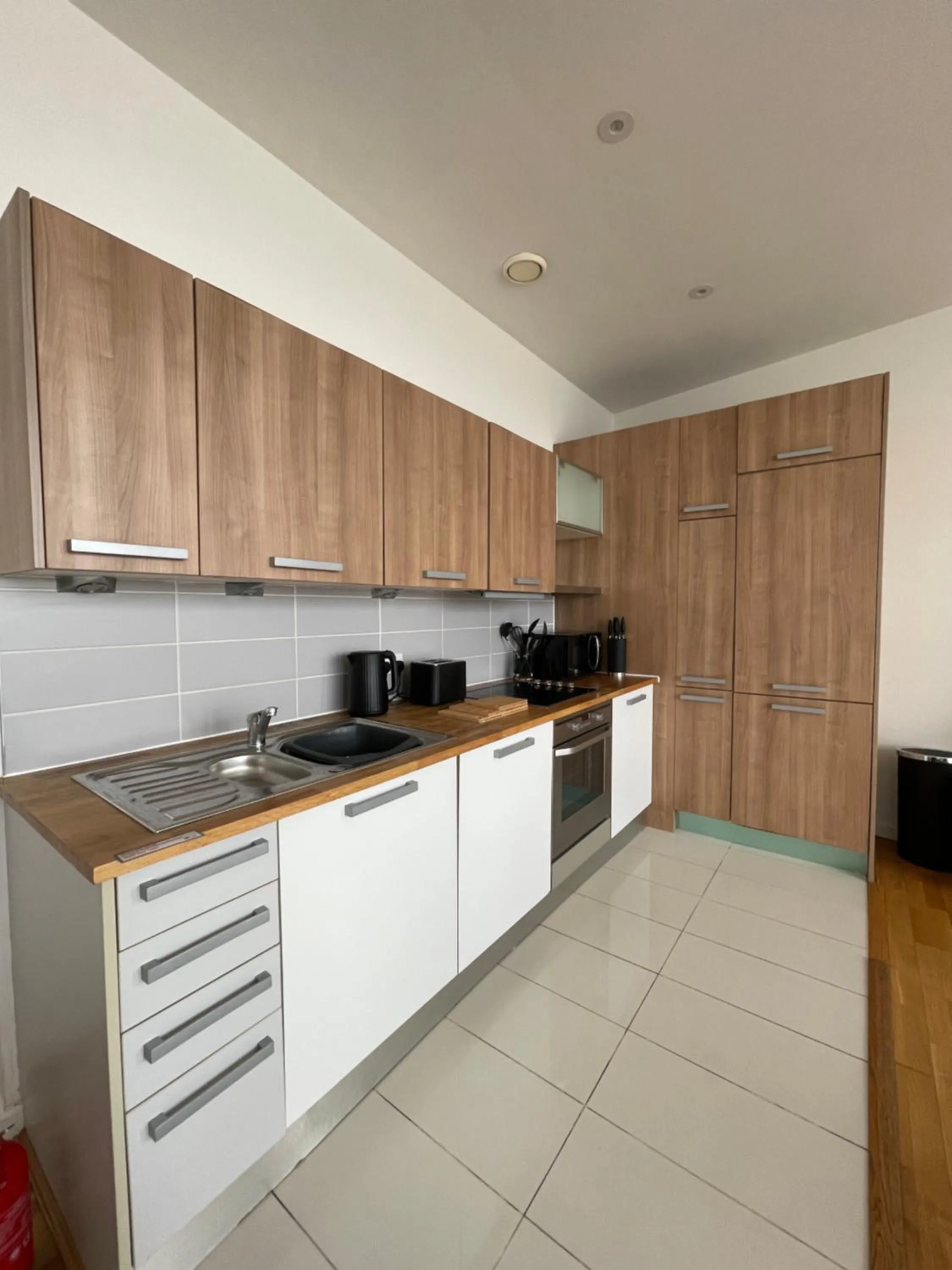Kitchen or kitchenette in Modern Luxury in Manchester