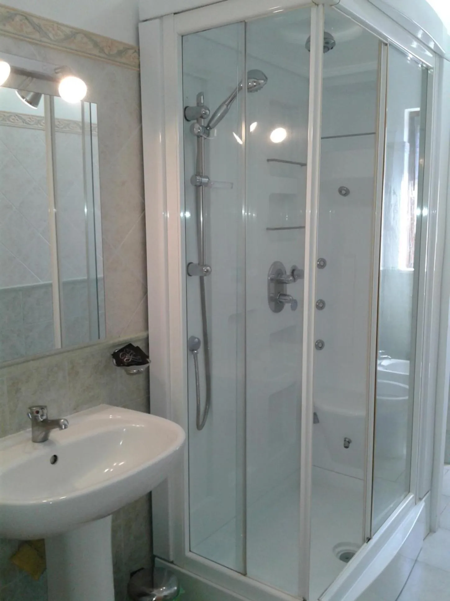 Shower in I Gelsomini