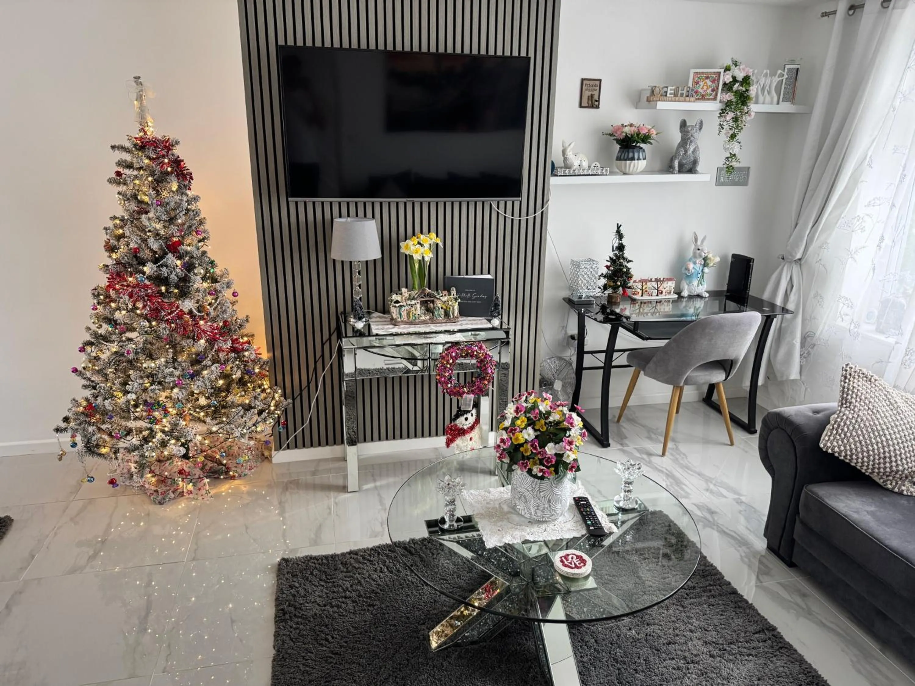Modern 3-Bed Hideaway Near Westgate With Parking
