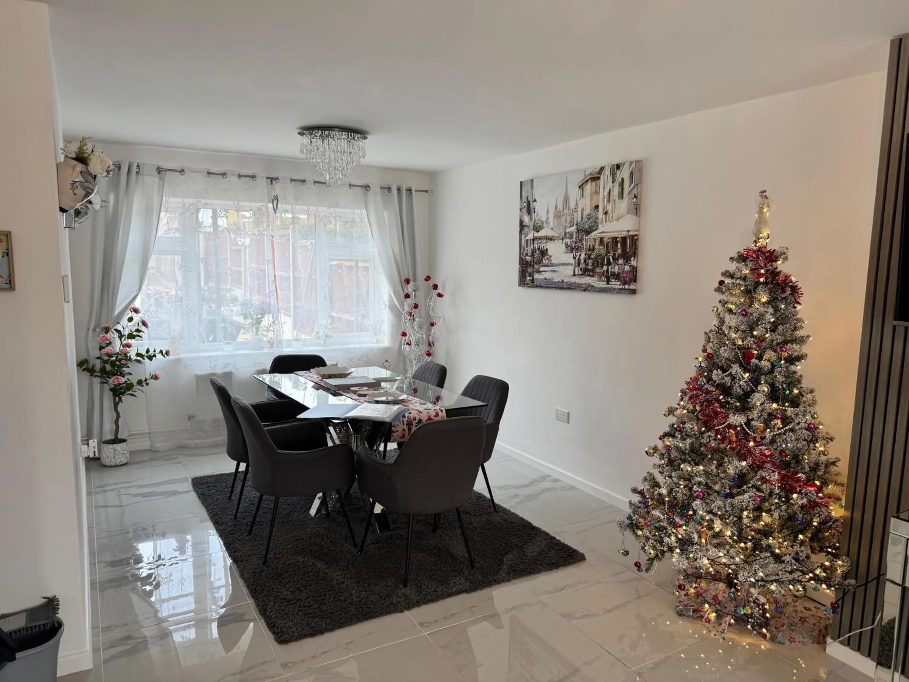 Modern 3-Bed Hideaway Near Westgate With Parking