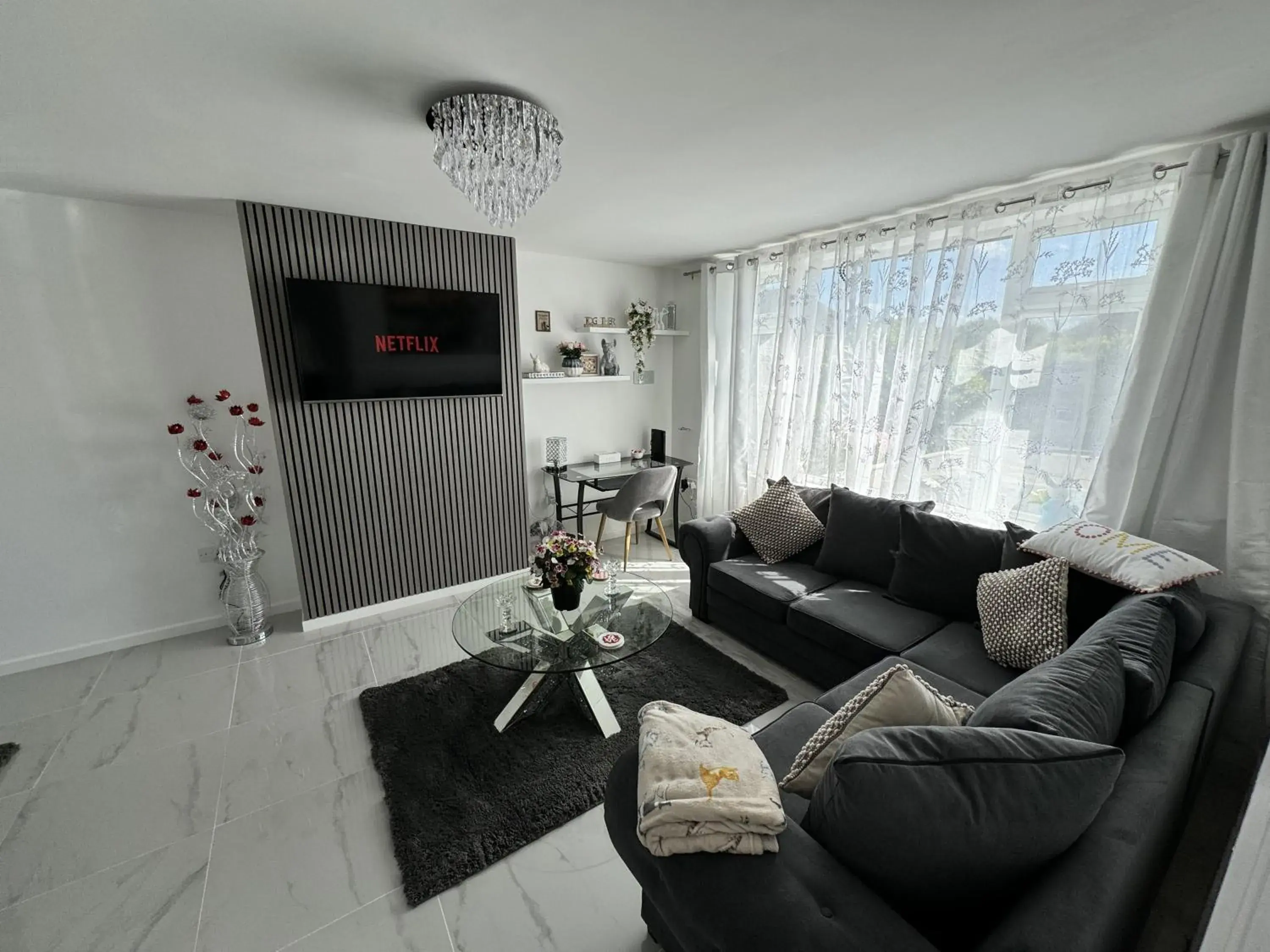 Modern 3-Bed Hideaway Near Westgate With Parking Modern 3-Bed Hideaway Near Westgate With Parking