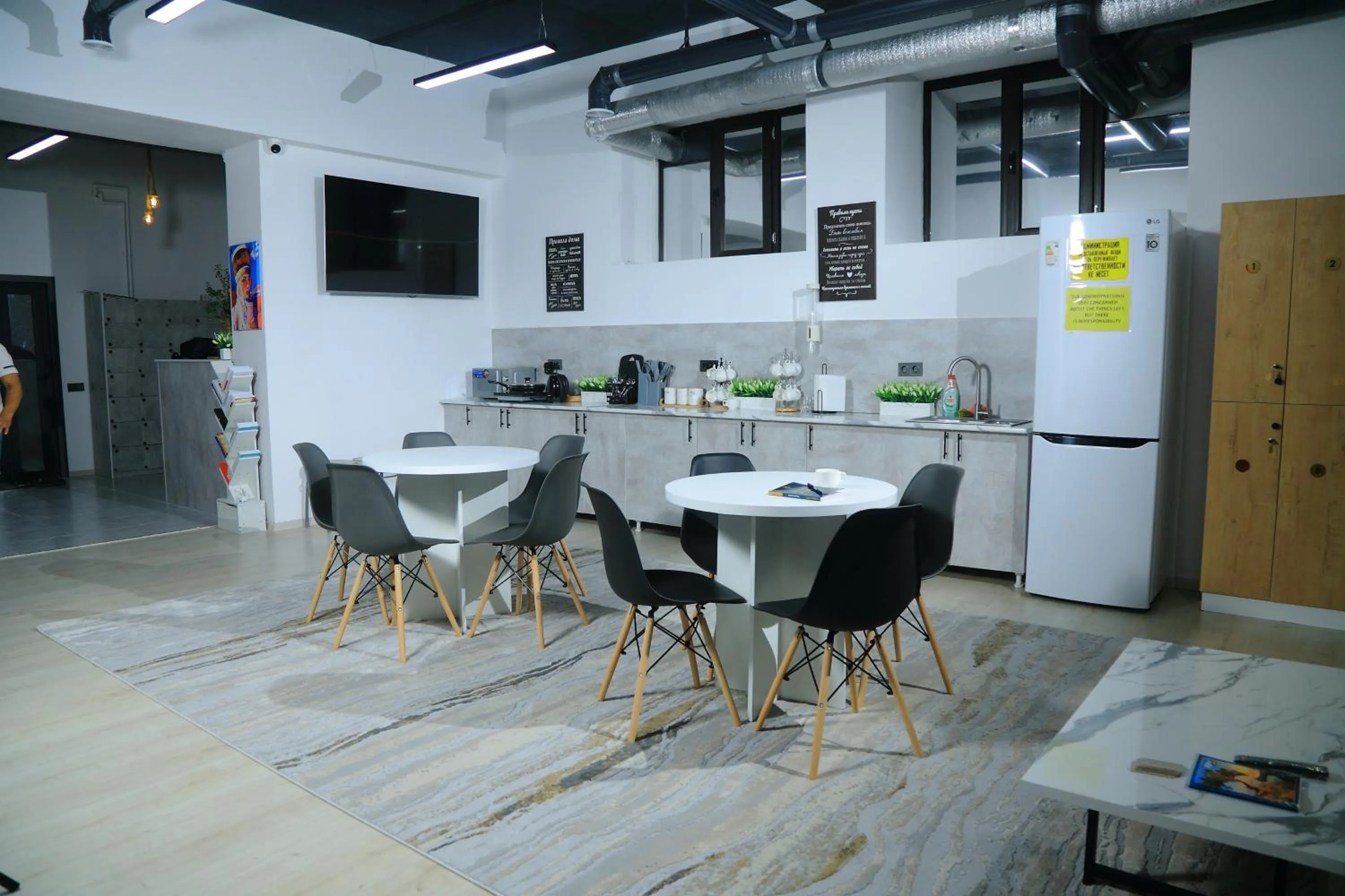 Communal kitchen in Hostel Pro