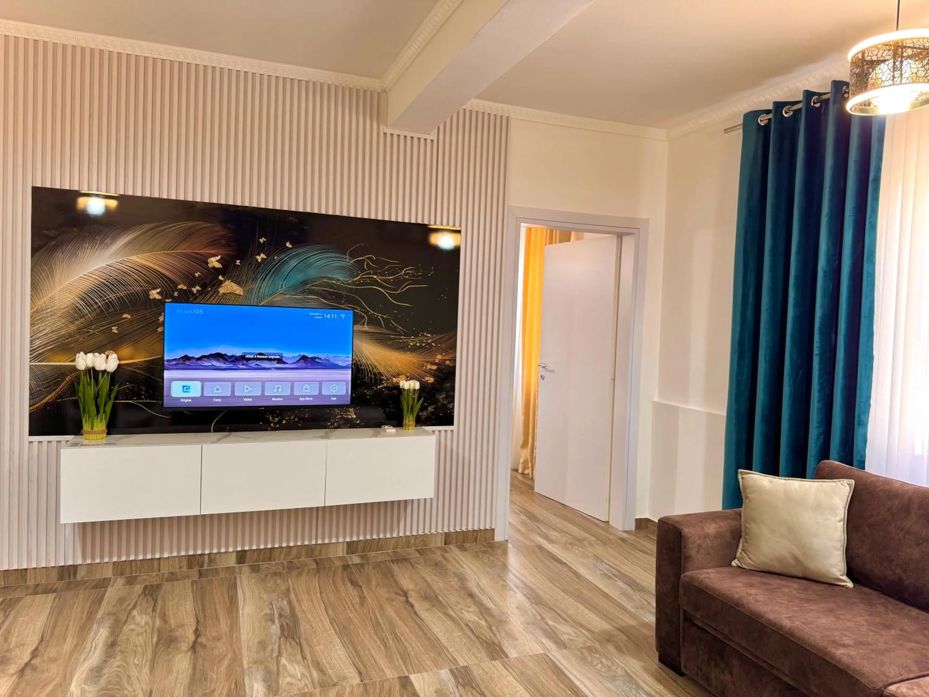 Communal lounge/ TV room in Elite Apartments