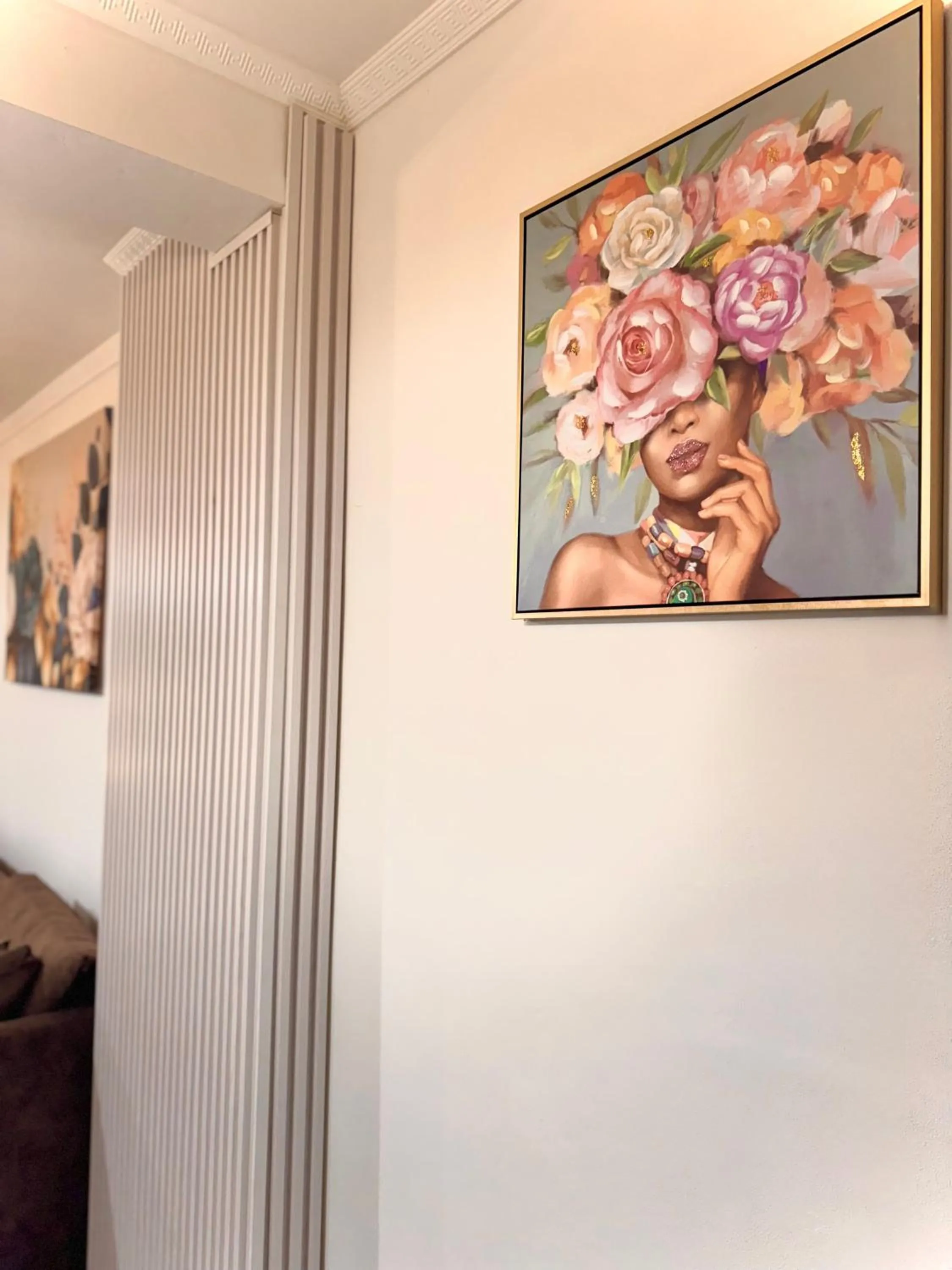 Decorative detail in Elite Apartments