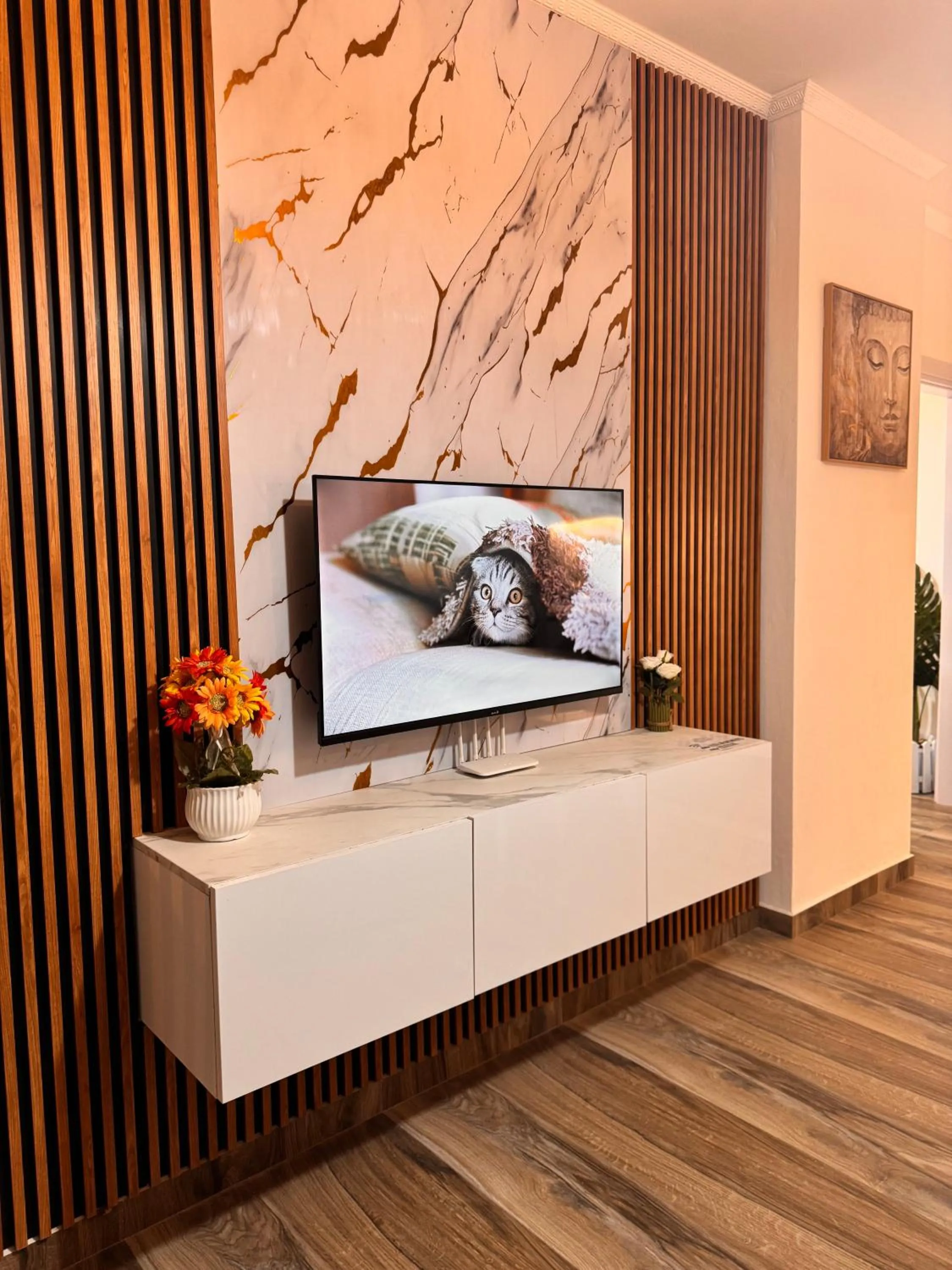 Communal lounge/ TV room in Elite Apartments