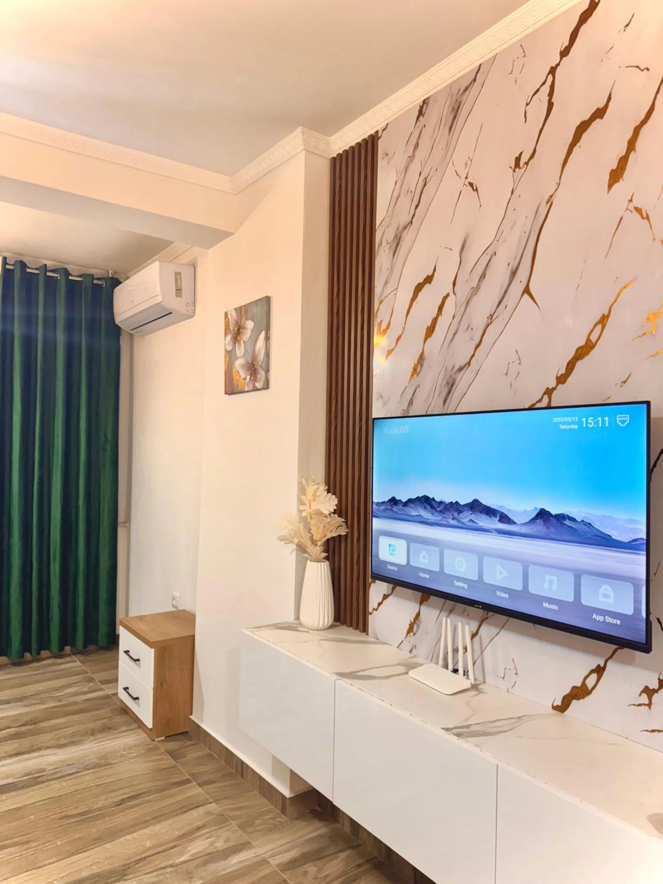 Communal lounge/ TV room in Elite Apartments