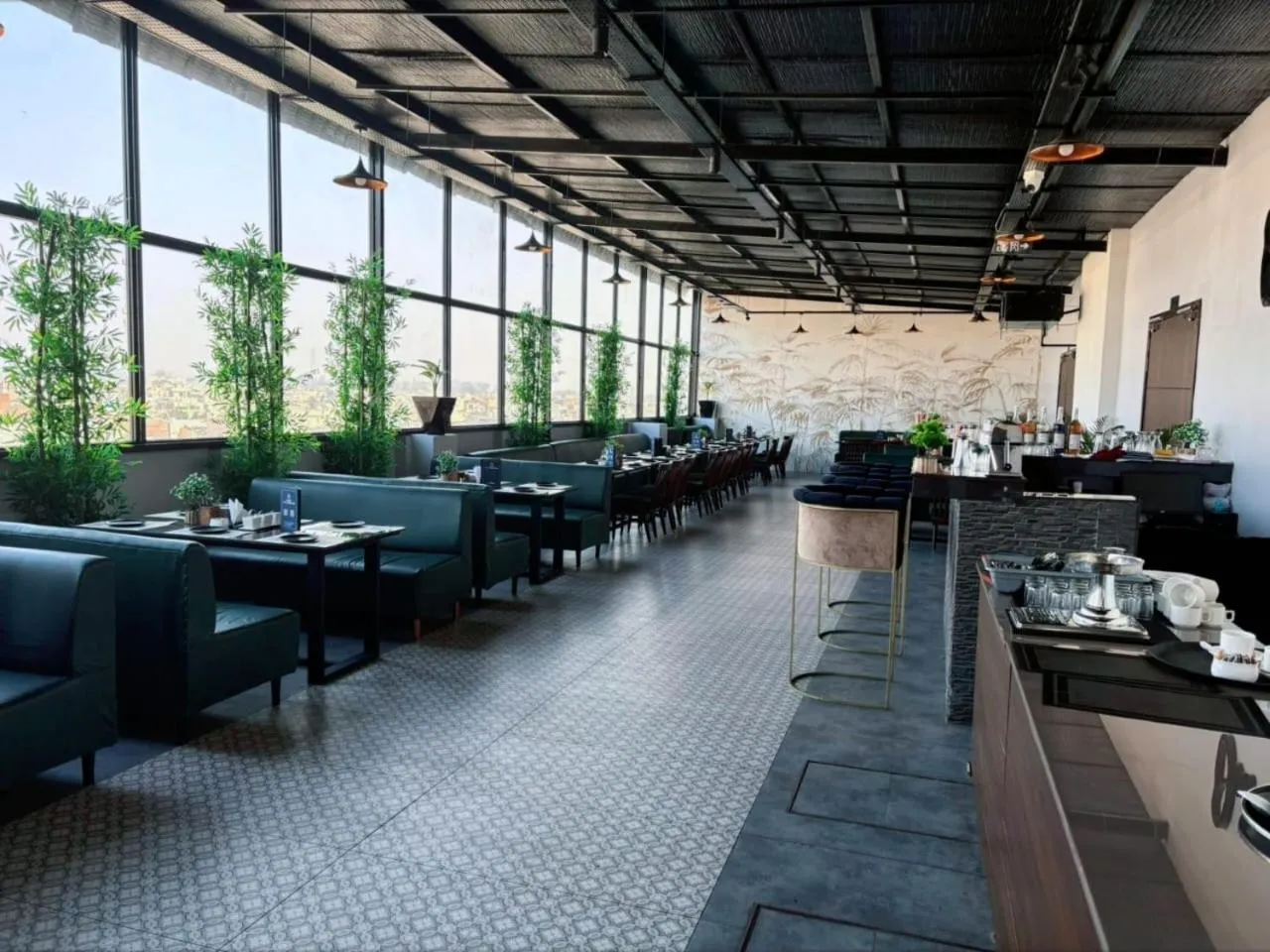 Restaurant/places to eat in City Klyde Inn