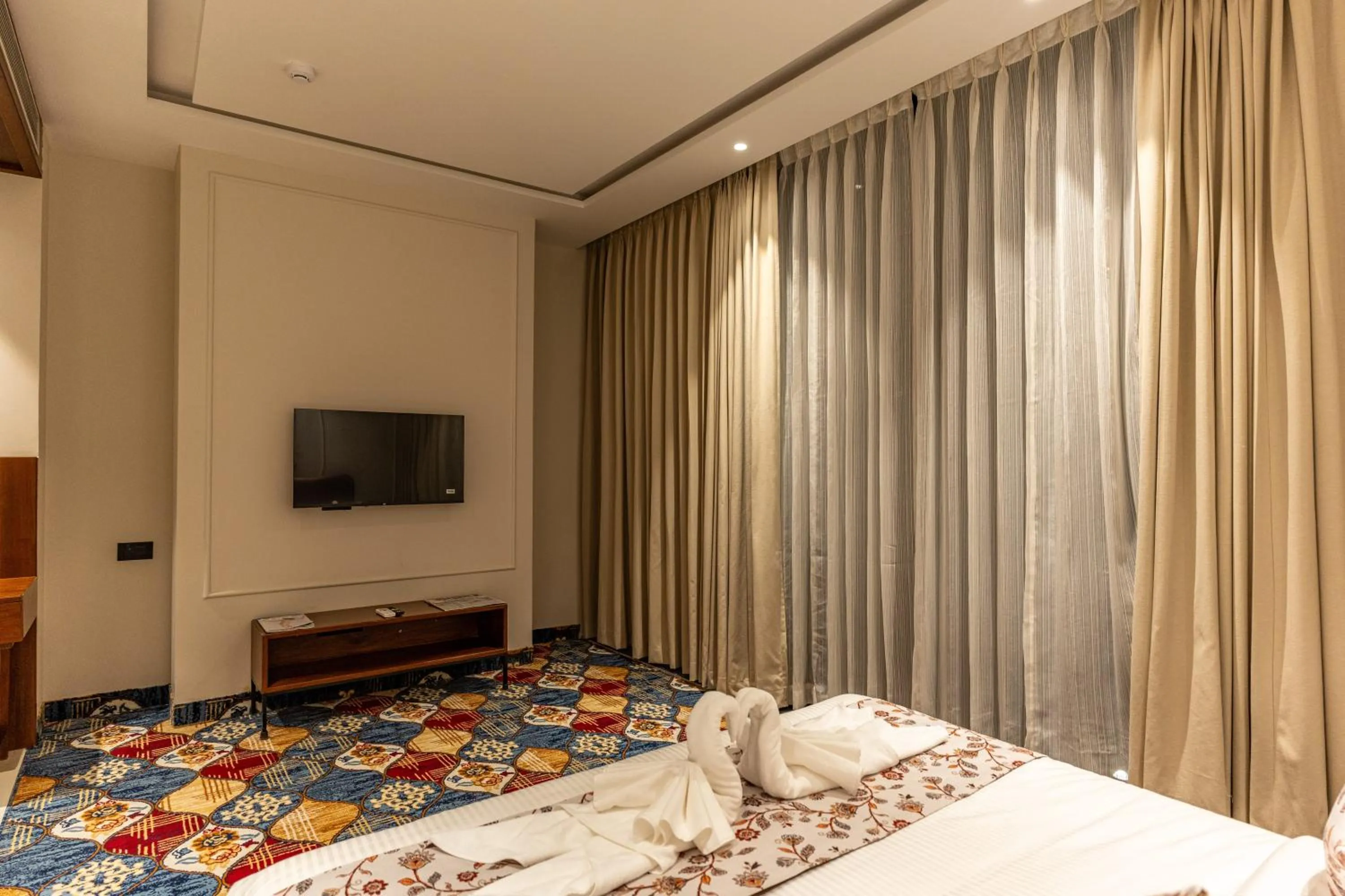 TV and multimedia in City Klyde Inn