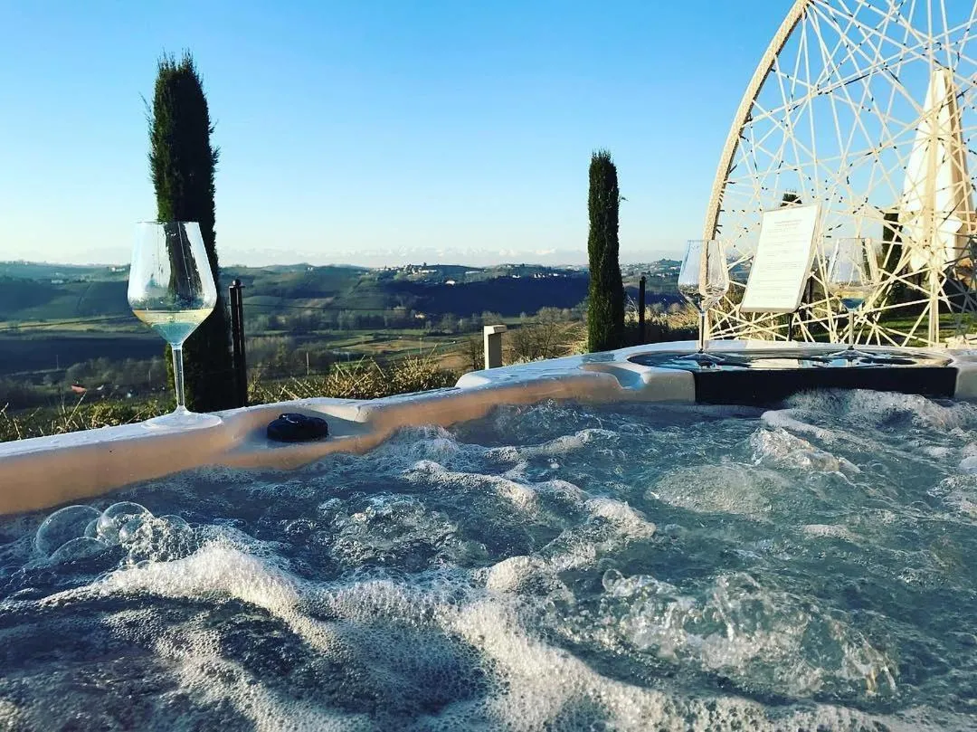Hot Tub in Villa Fontana Relais Suite & Spa