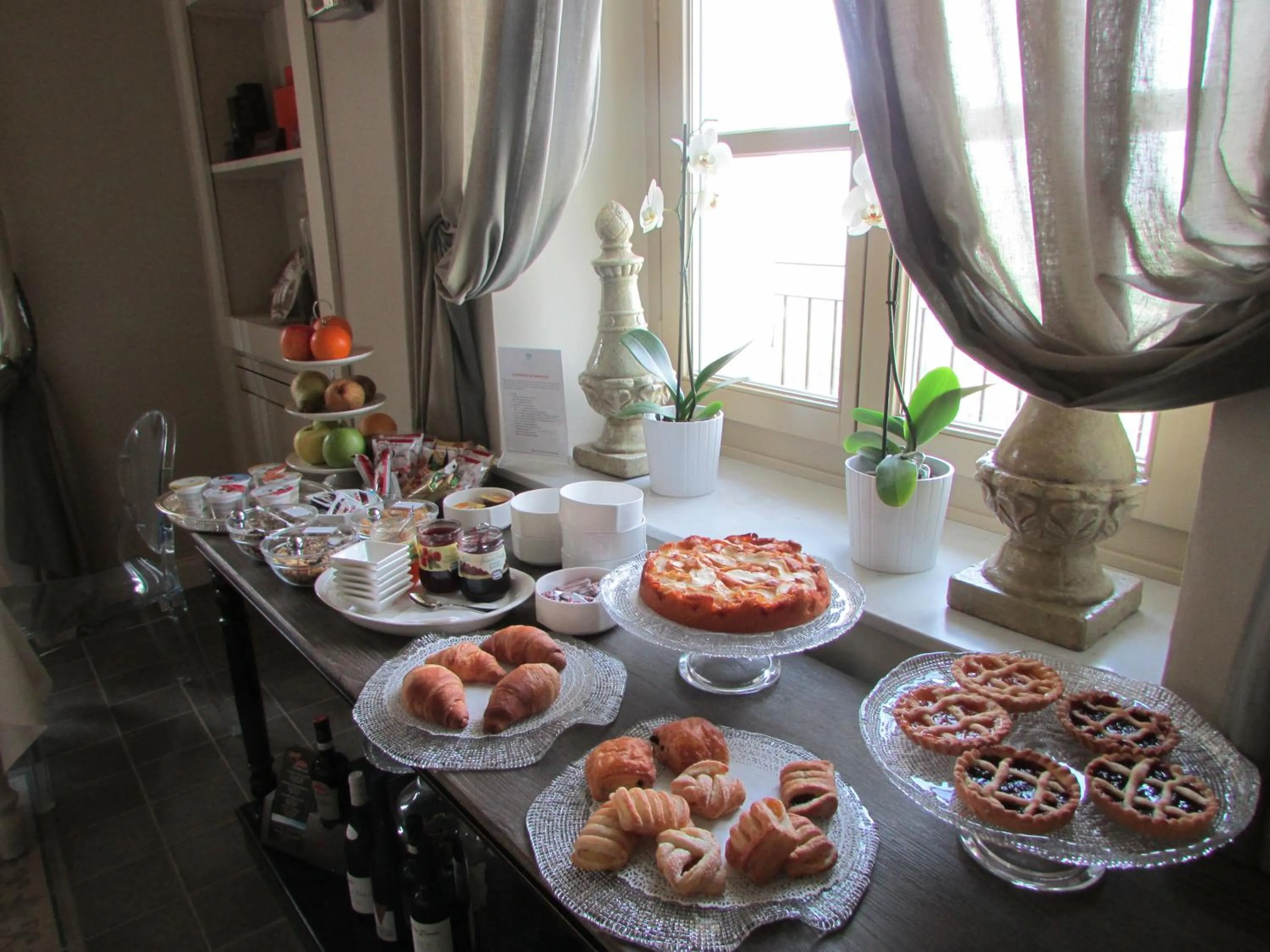 Continental breakfast in Villa Fontana Relais Suite & Spa
