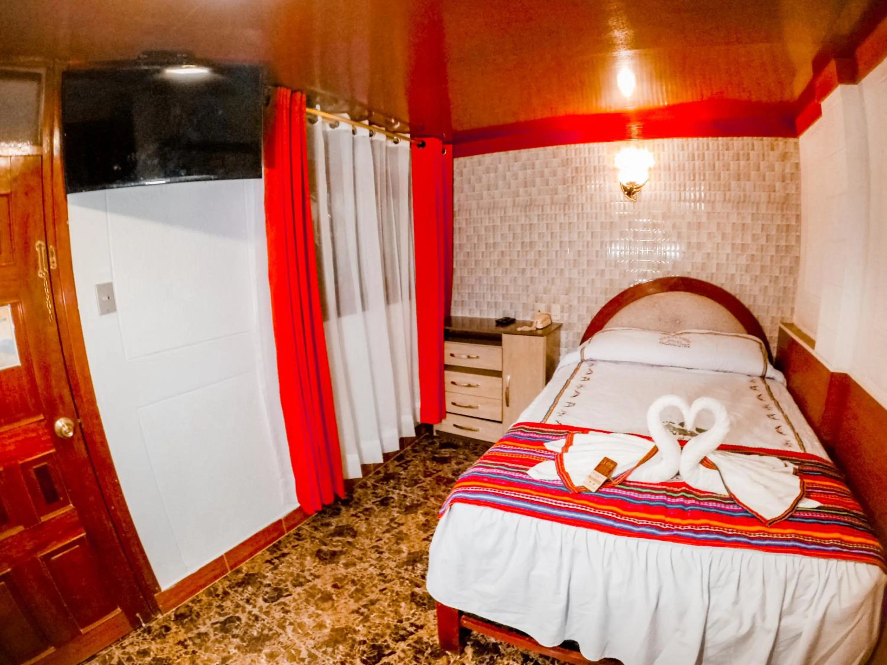 TV and multimedia in Hotel Pachakuteq