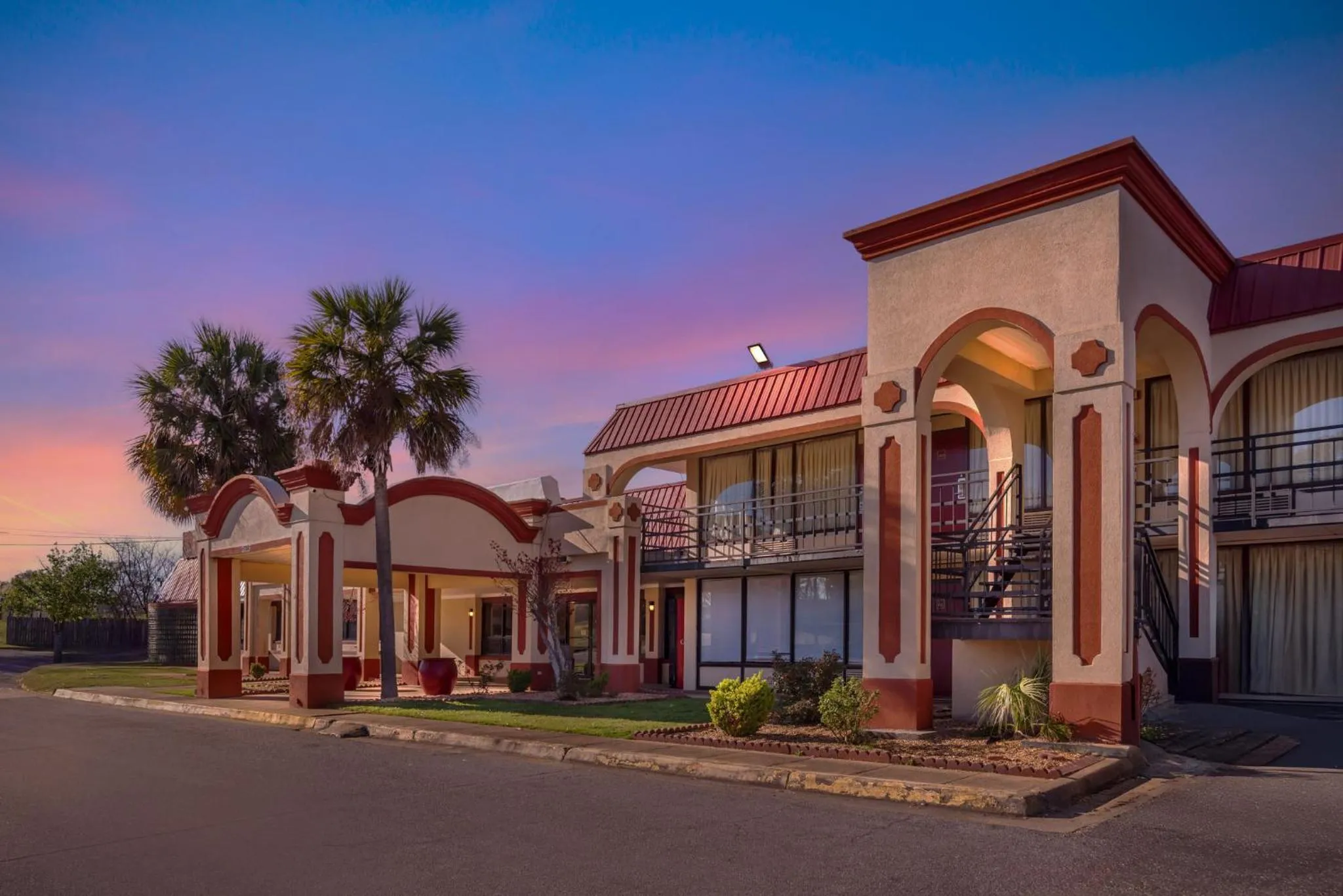 Property building in HomeTowne Studios by Red Roof Montgomery - Midtown