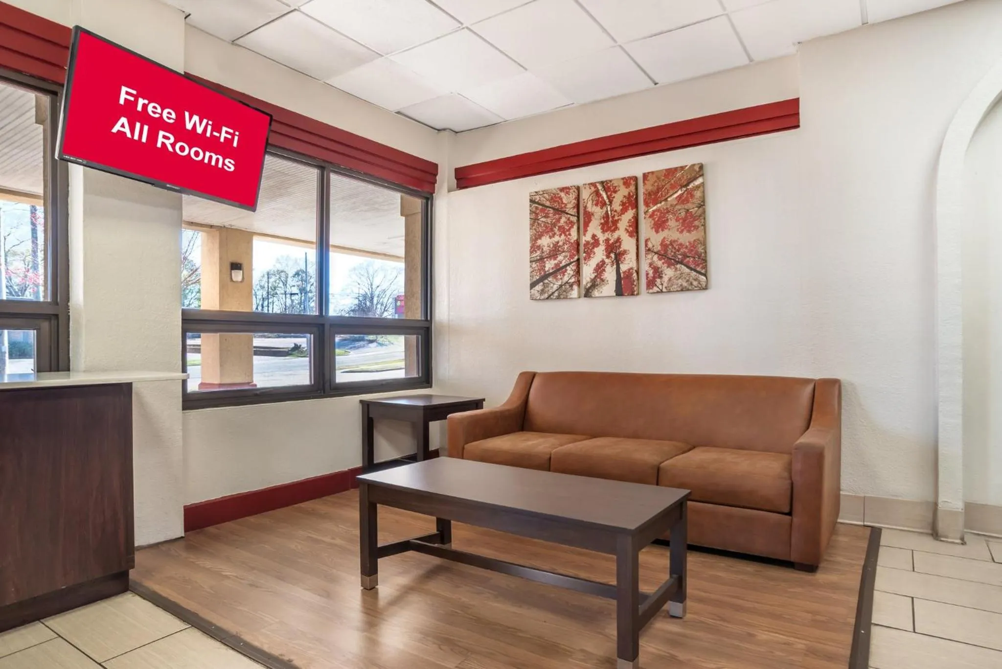 Lobby or reception in HomeTowne Studios by Red Roof Montgomery - Midtown