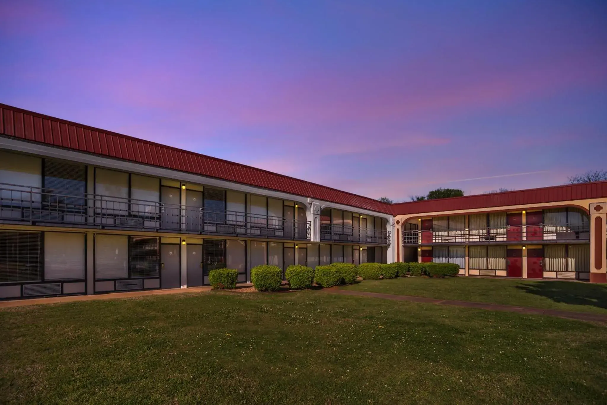 Property building in HomeTowne Studios by Red Roof Montgomery - Midtown Property building in HomeTowne Studios by Red Roof Montgomery - Midtown