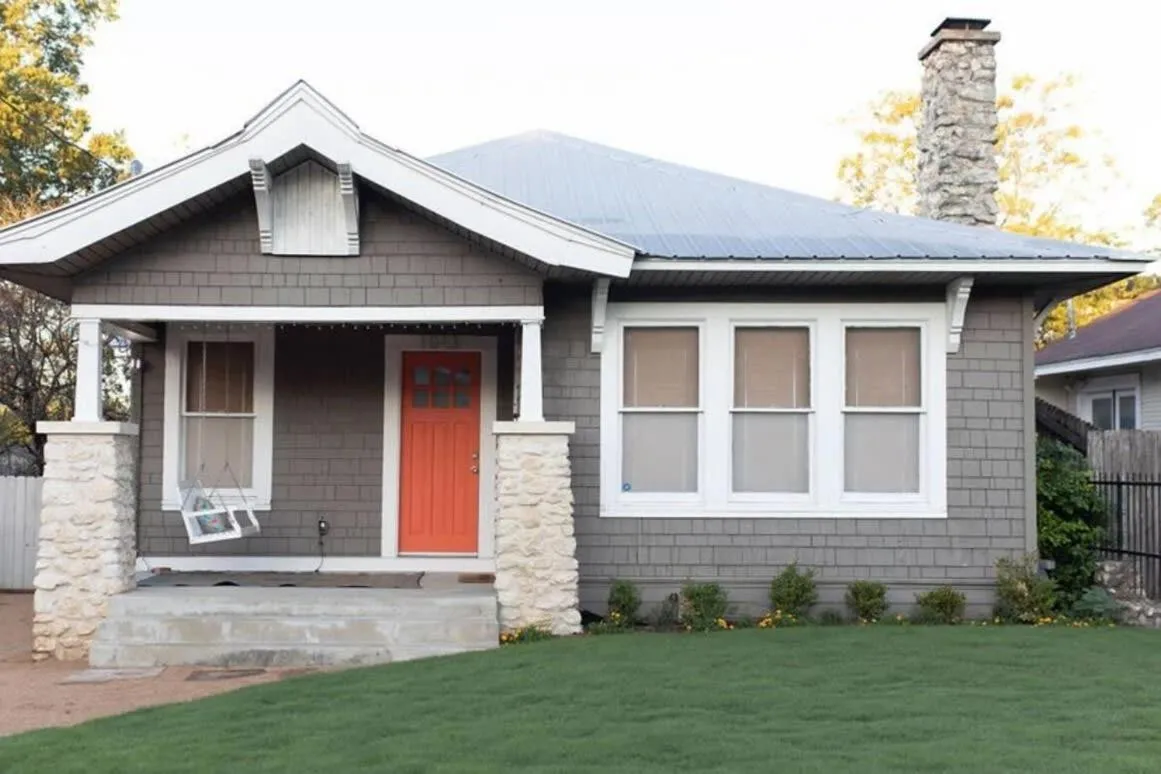 Gorgeous Artistic Fully Fenced Home Near Downtown