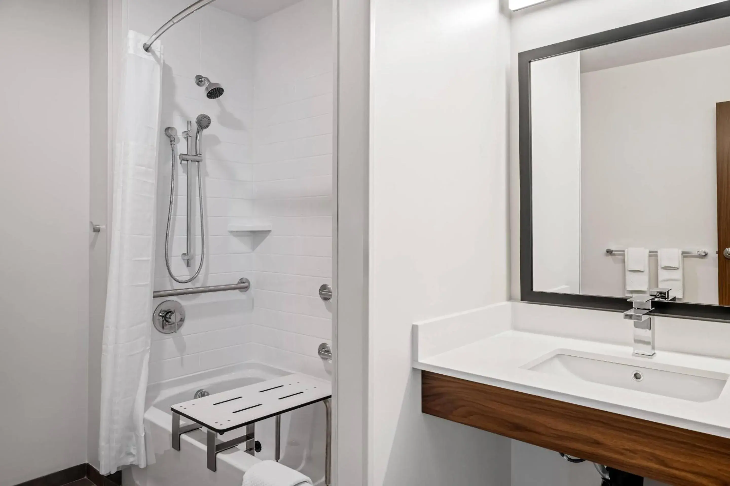 Queen Suite with Two Queen Beds and Tub - Disability Access/Non Smoking in Everhome Suites Bozeman Queen Suite with Two Queen Beds and Tub - Disability Access/Non Smoking in Everhome Suites Bozeman